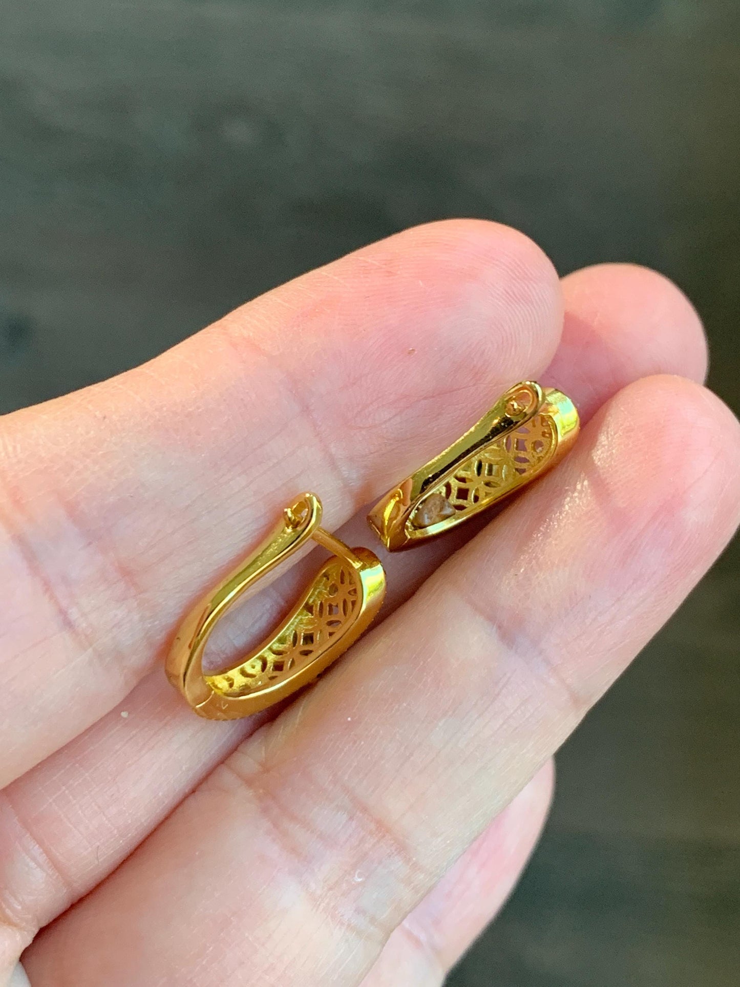Natural Guatemalan Icy Translucent Vibrant Green Jadeite Hoop Huggie Earrings S925 Sterling Silver Yellow Gold Finish 天然冰危绿翡翠银镶耳包 WLB1028