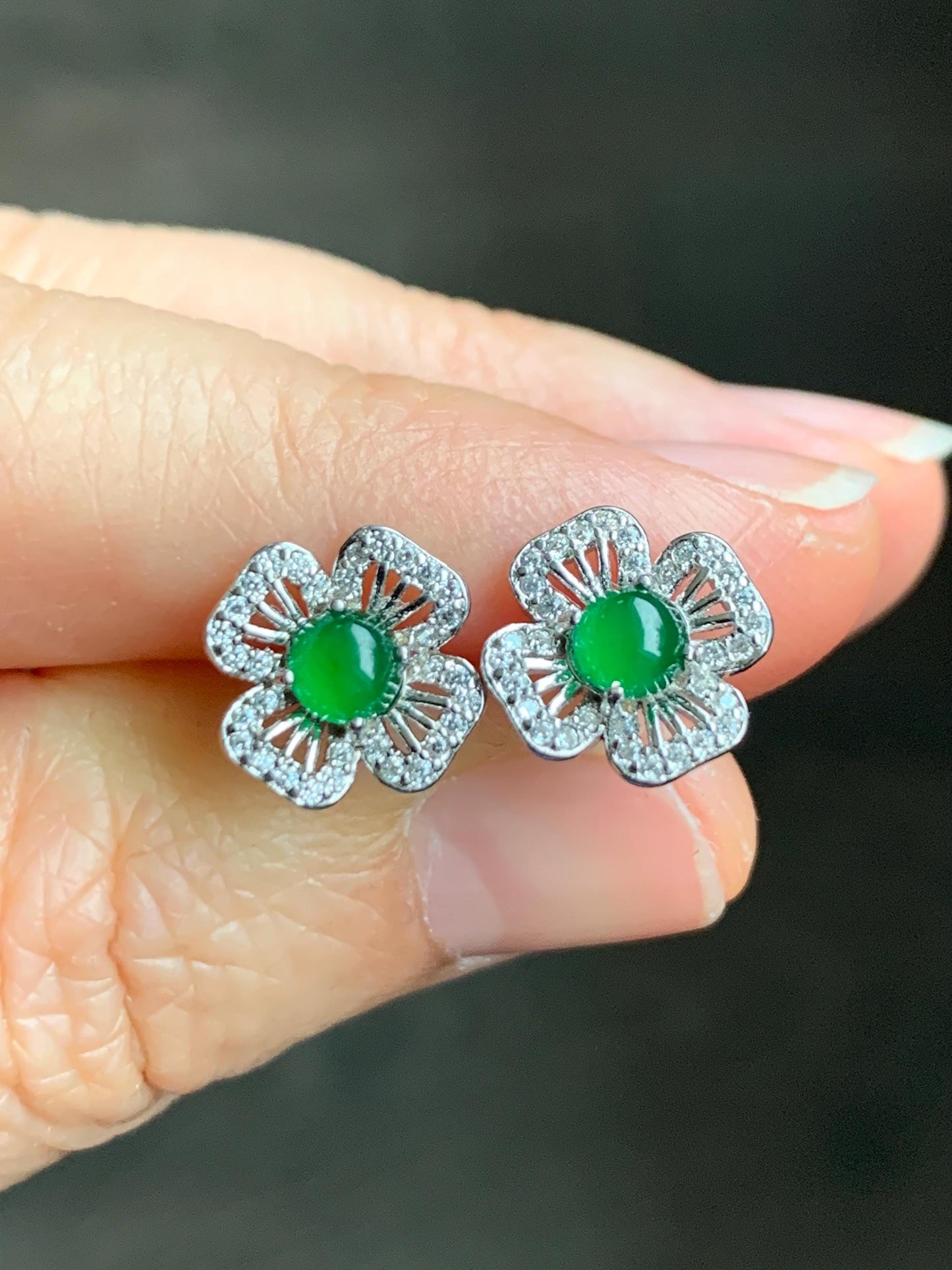 Natural Guatemalan Grade A Icy Highly Translucent Vibrant Green Jadeite Round Stud Earrings Sterling Silver 天然冰危绿翡翠蛋面银镶耳钉