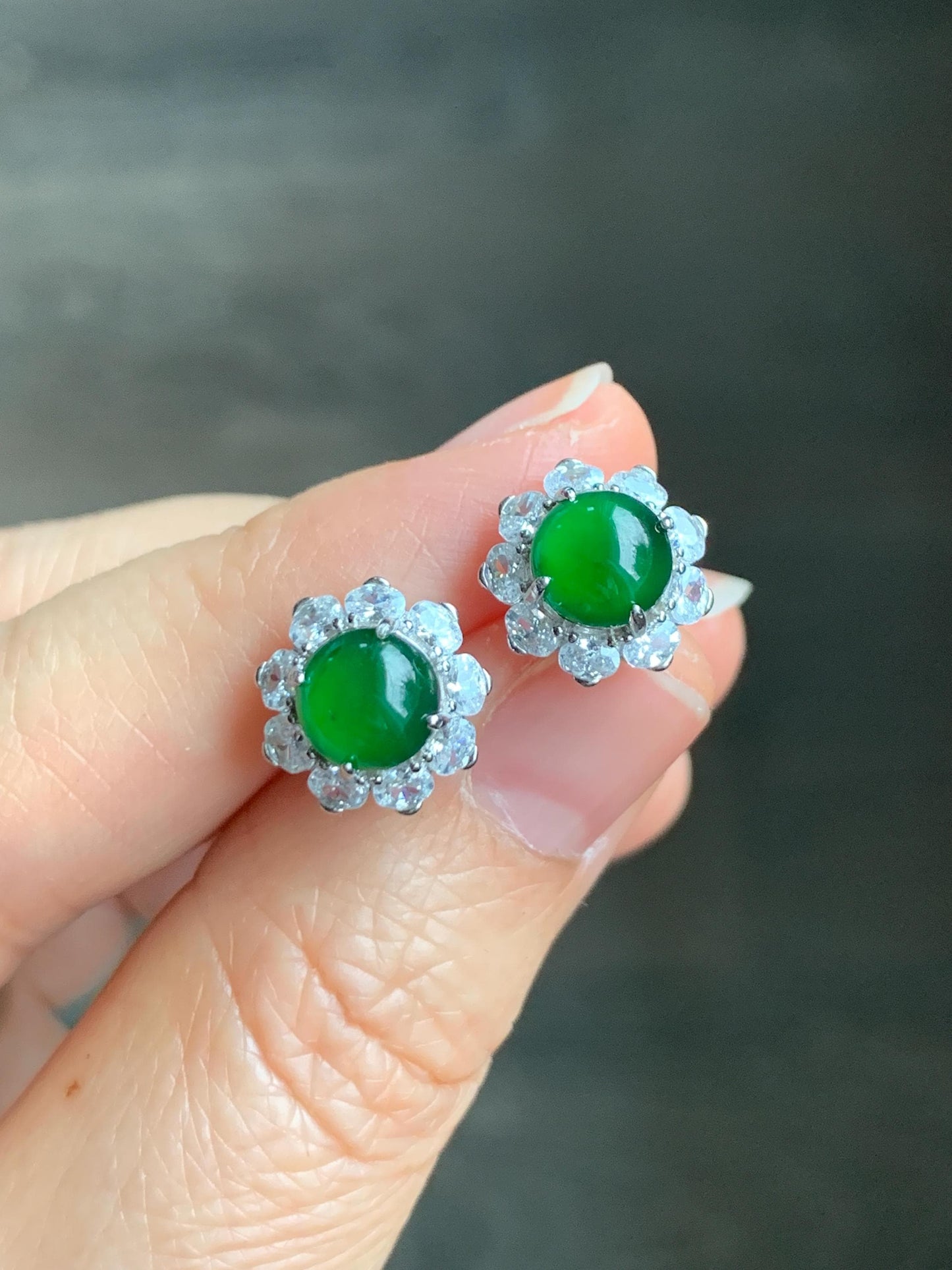 Natural Guatemalan Grade A Icy Highly Translucent Vibrant Green Jadeite Round Stud Earrings Sterling Silver 天然冰危绿翡翠蛋面银镶耳钉 DHL120