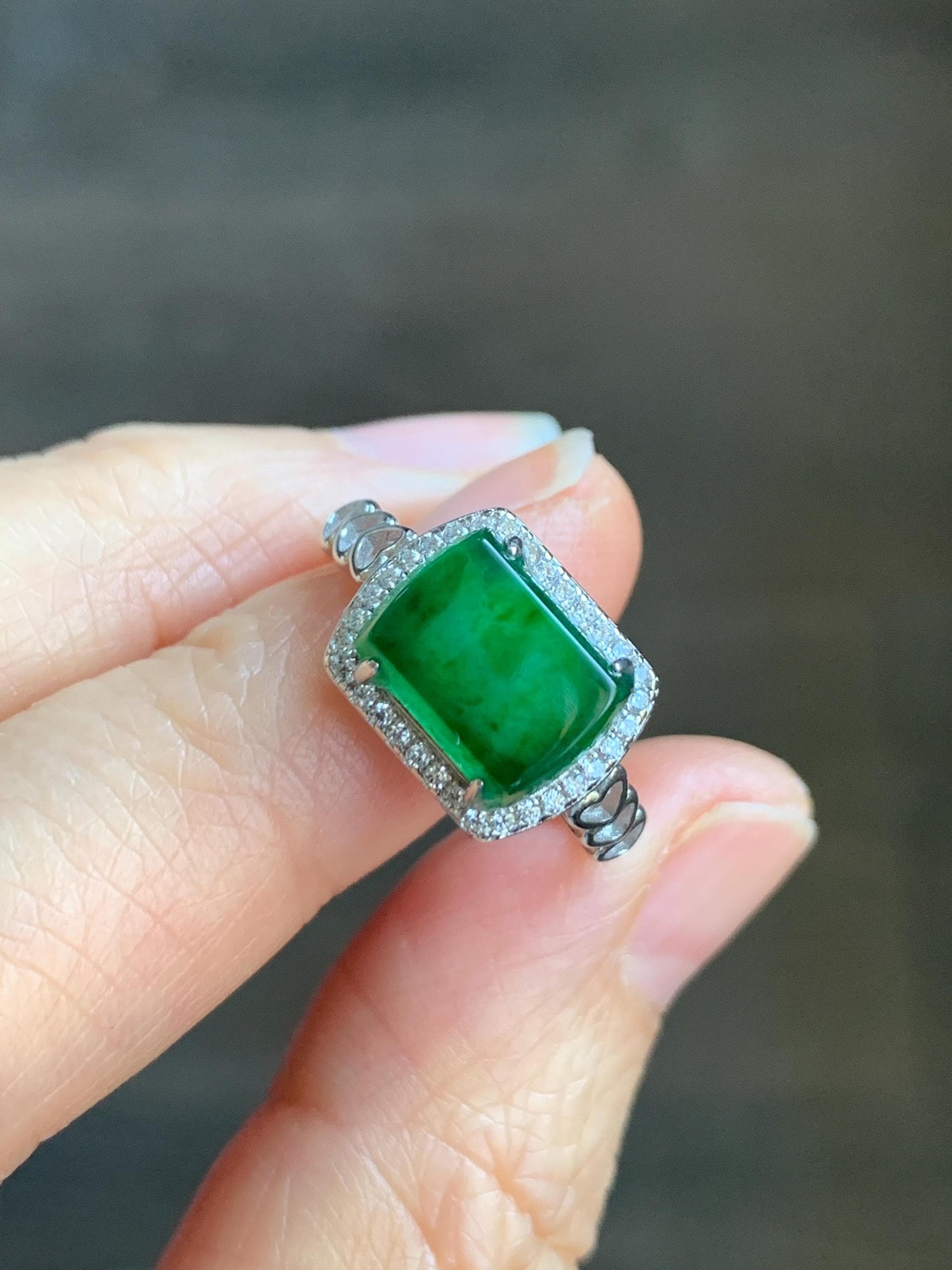 Natural Grade A Guatemalan Icy Translucent Vibrant Green Jadeite Saddle Ring Sterling Silver Size Adjustable 天然冰危绿翡翠马鞍银镶戒指