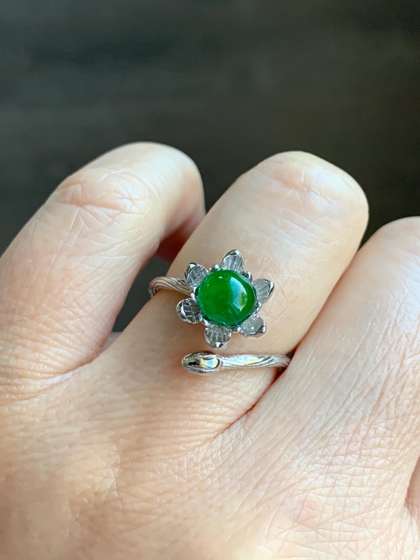 Natural Guatemalan Icy Translucent Vibrant Green Jadeite Solitaire Flower Open Band Ring Sterling Silver Adjustable 天然冰危绿翡翠莲花开口银镶戒指 WLH98