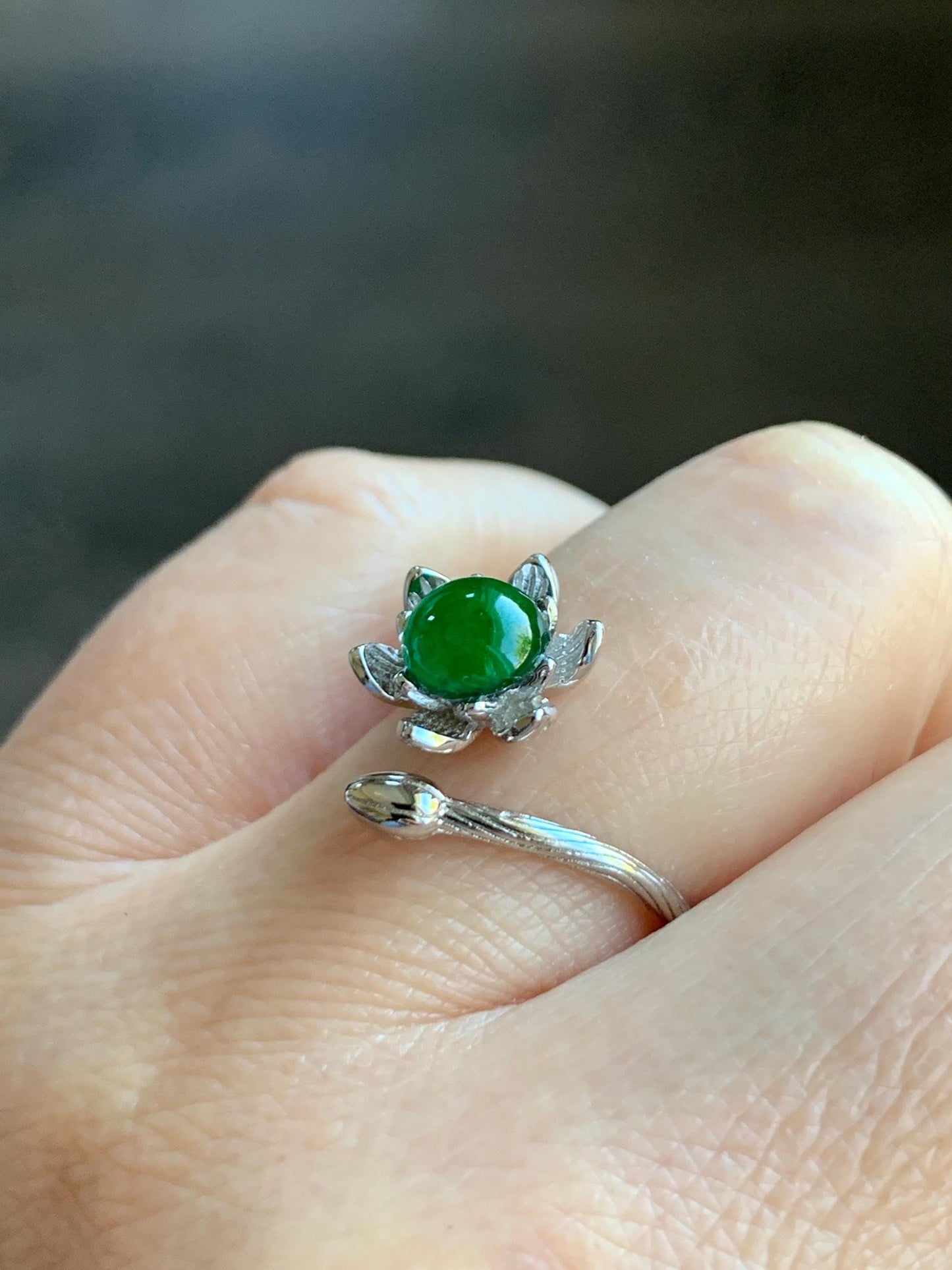 Natural Guatemalan Icy Translucent Vibrant Green Jadeite Solitaire Flower Open Band Ring Sterling Silver Adjustable 天然冰危绿翡翠莲花开口银镶戒指 WLH98