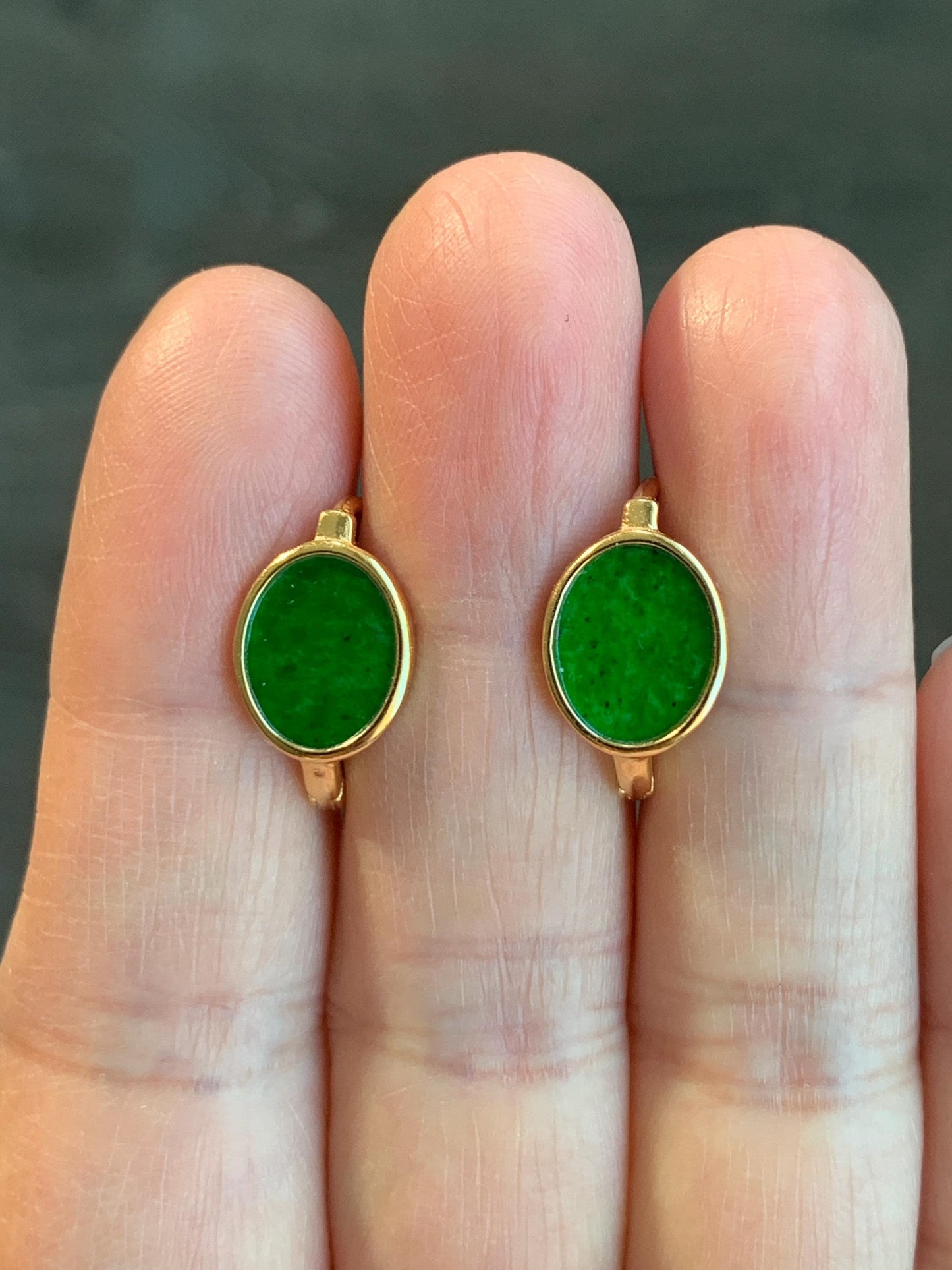 Natural Grade A Vibrant Green Jadeite Oval Huggie Hoop Earrings S925 Sterling Silver Yellow Gold Overlay 天然阳绿花青翡翠银镶耳包