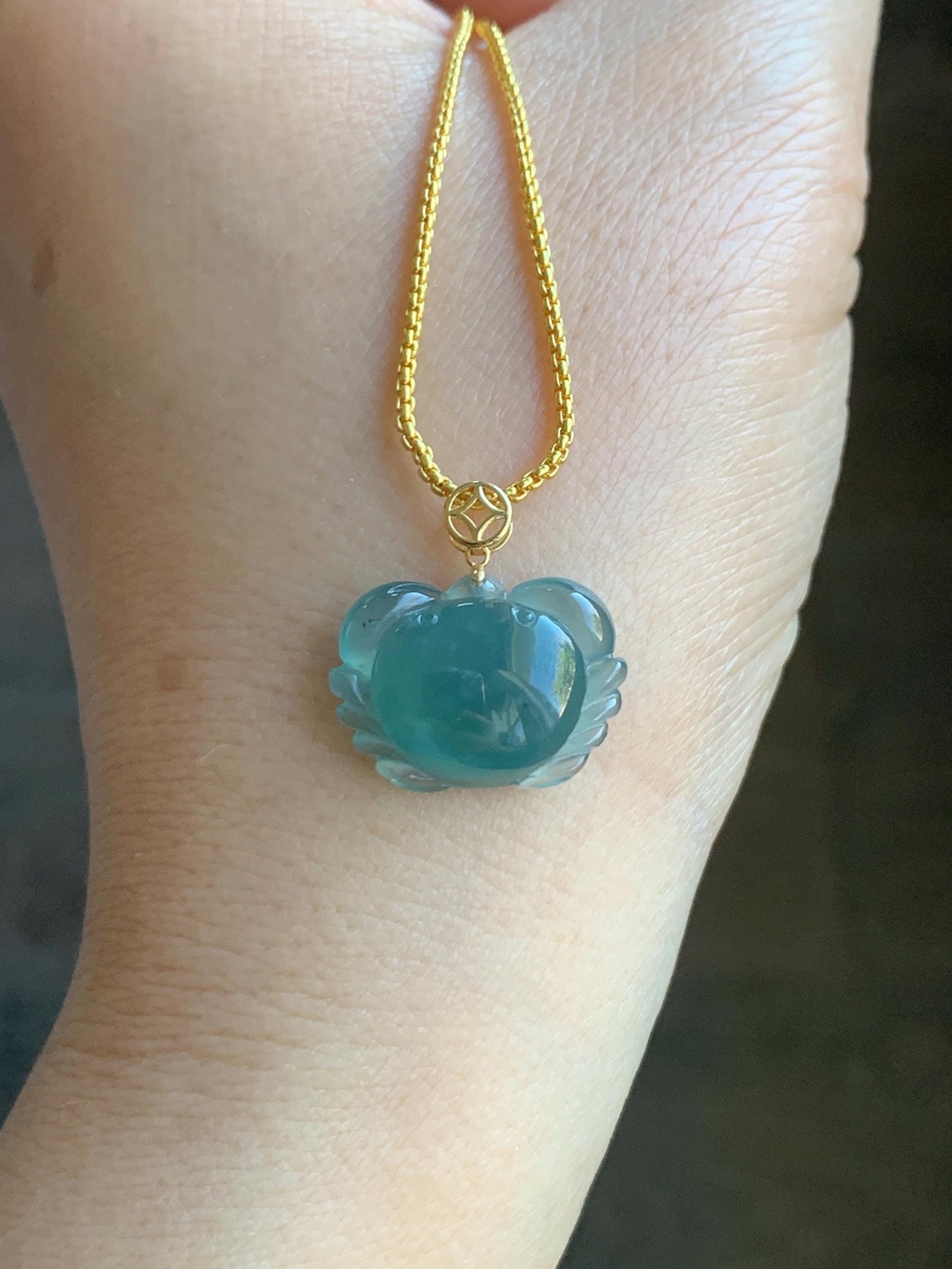 Natural Grade A Guatemalan Premium Icy Highly Translucent Teal Blue Jadeite Crab Pendant 18K Yellow Gold Bail 3g 天然冰危蓝绿起光翡翠螃蟹镶嵌吊坠
