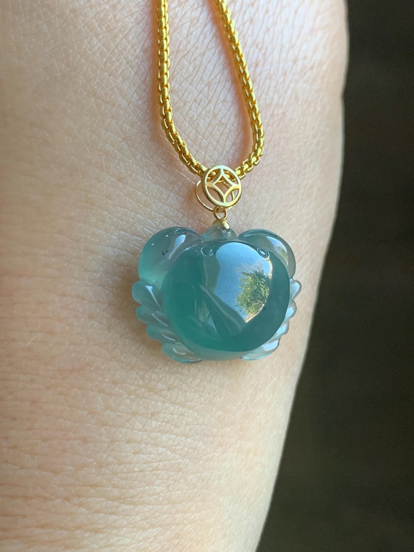 Natural Grade A Guatemalan Premium Icy Highly Translucent Teal Blue Jadeite Crab Pendant 18K Yellow Gold Bail 3g 天然冰危蓝绿起光翡翠螃蟹镶嵌吊坠