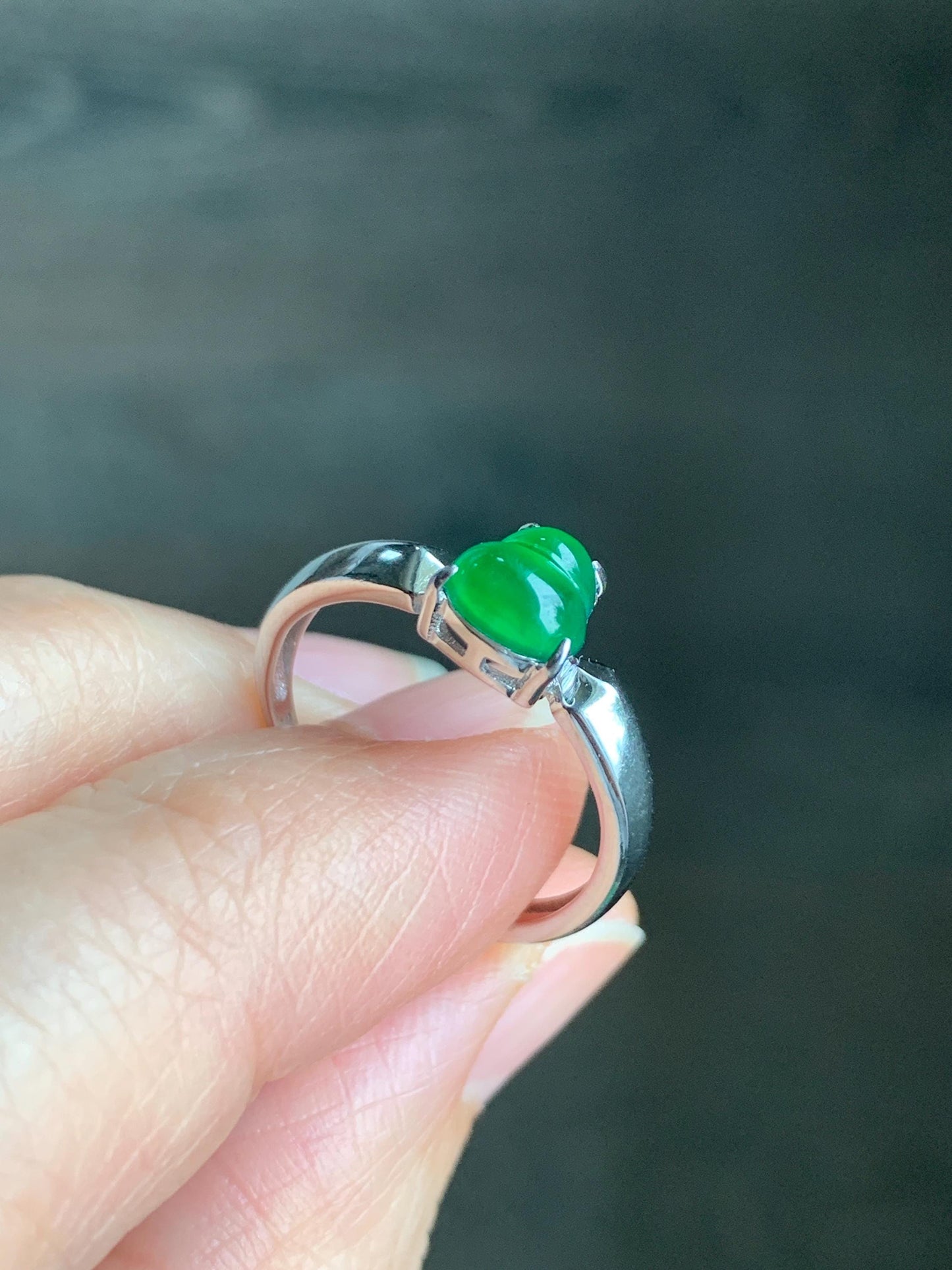Natural Guatemalan Icy Translucent Vibrant Green Jadeite Gourd Hulu Solitaire Ring Sterling Silver Size 7 Adjustable 天然冰危绿翡翠葫芦蛋面银镶戒指 LHL60