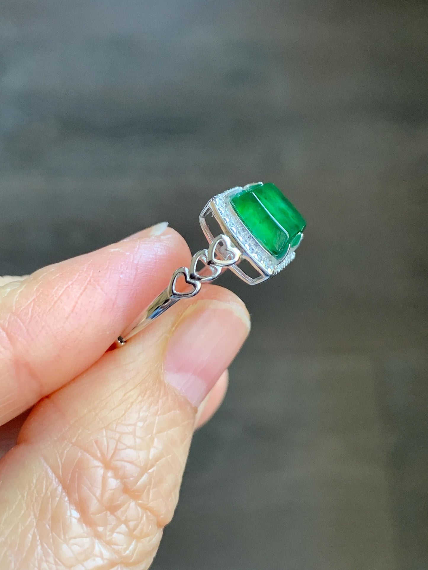 Natural Grade A Guatemalan Icy Translucent Vibrant Green Jadeite Saddle Ring Sterling Silver Size Adjustable 天然冰危绿翡翠马鞍银镶戒指
