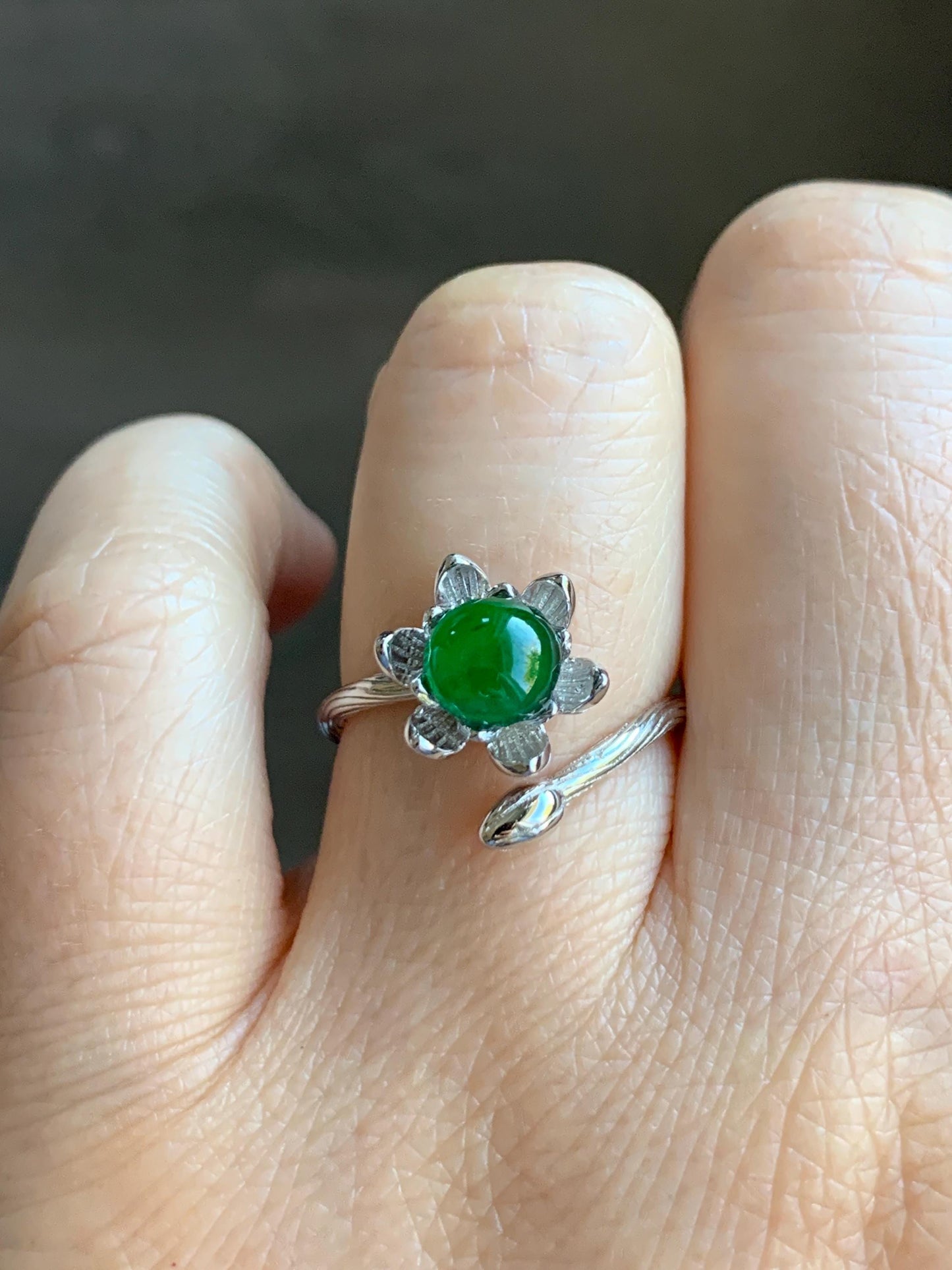 Natural Guatemalan Icy Translucent Vibrant Green Jadeite Solitaire Flower Open Band Ring Sterling Silver Adjustable 天然冰危绿翡翠莲花开口银镶戒指 WLH98