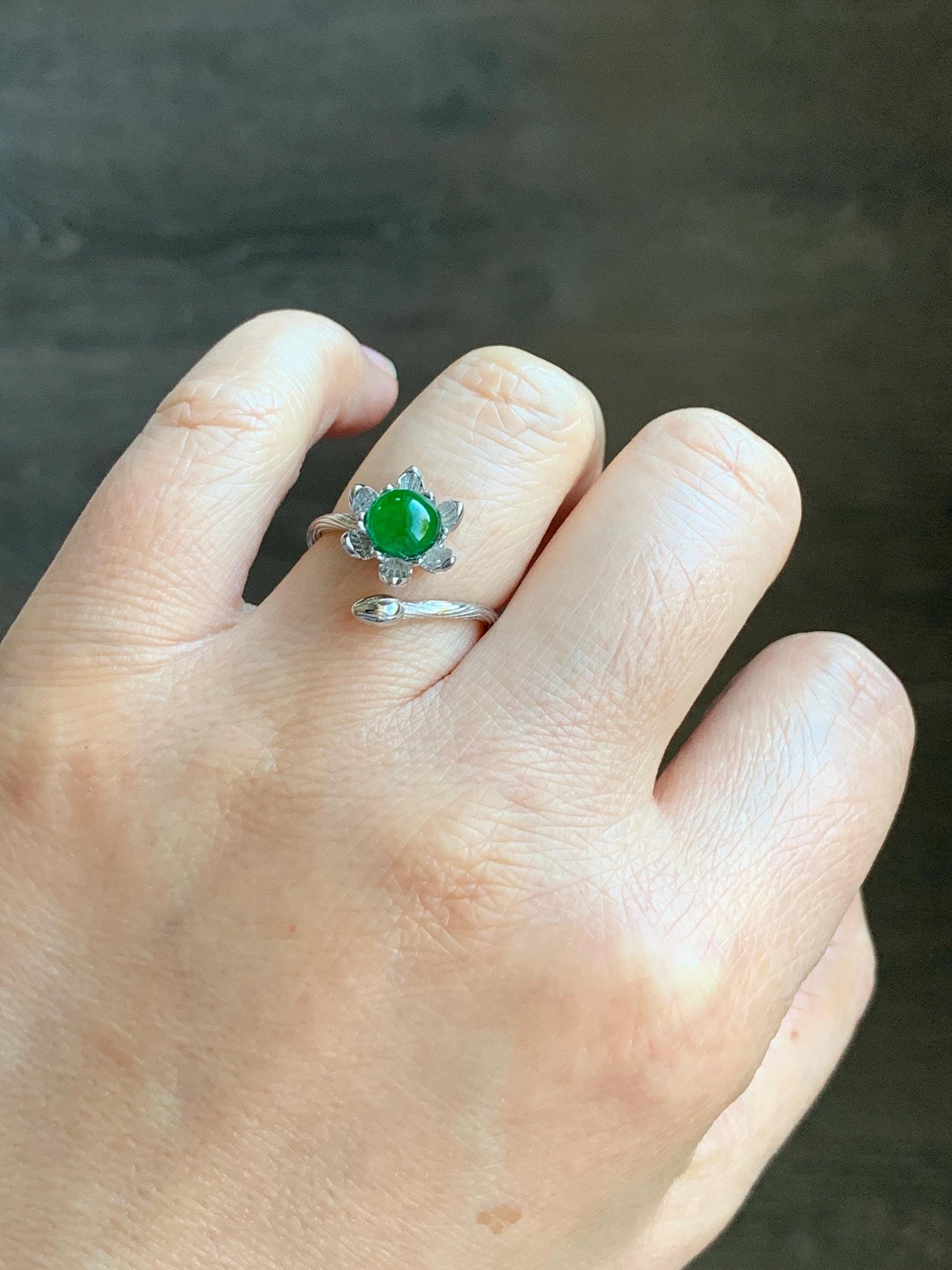 Natural Guatemalan Icy Translucent Vibrant Green Jadeite Solitaire Flower Open Band Ring Sterling Silver Adjustable 天然冰危绿翡翠莲花开口银镶戒指 WLH98