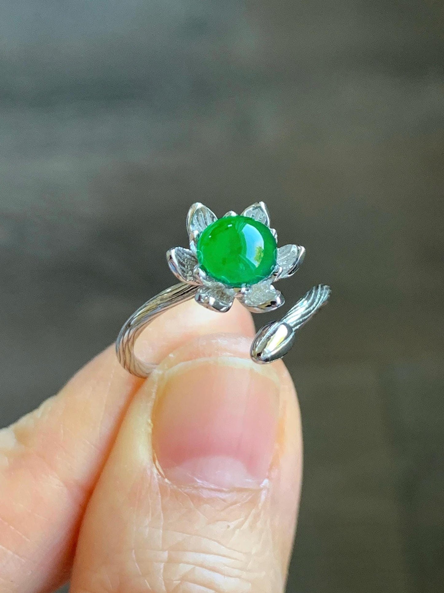 Natural Guatemalan Icy Translucent Vibrant Green Jadeite Solitaire Flower Open Band Ring Sterling Silver Adjustable 天然冰危绿翡翠莲花开口银镶戒指 WLH98