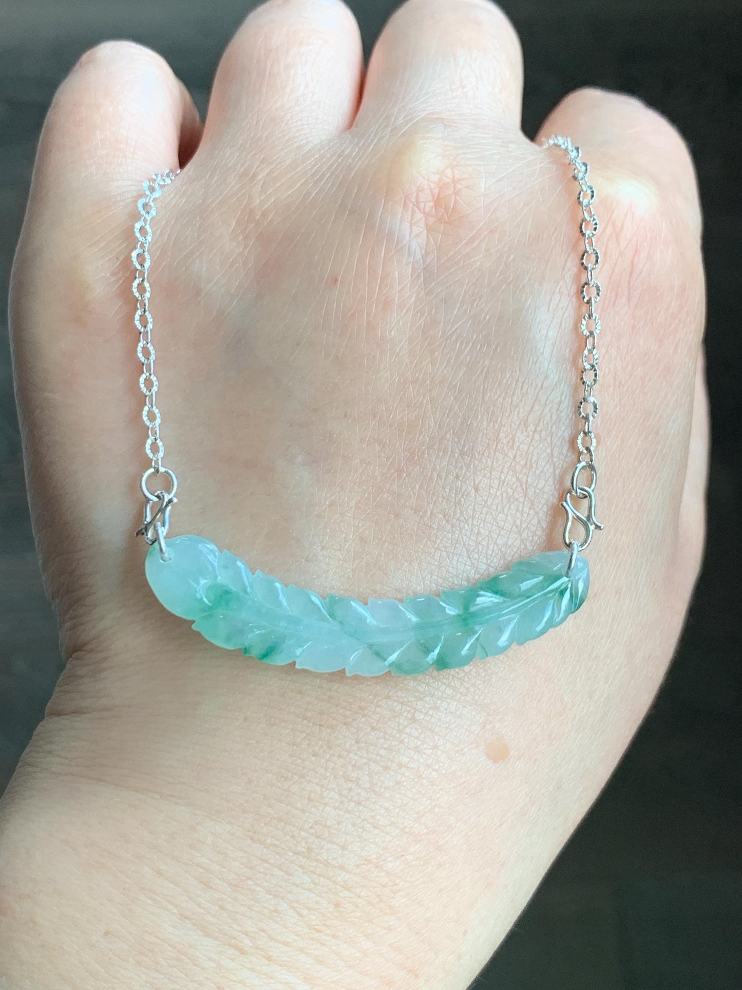 Natural Grade A Icy Translucent Gelatinous Light Green Marbled Jadeite Carved Feather Pendant 999 Sterling Silver Necklace Adjustable 6g 天然冰胶飘花翡翠羽毛玉横足银项链