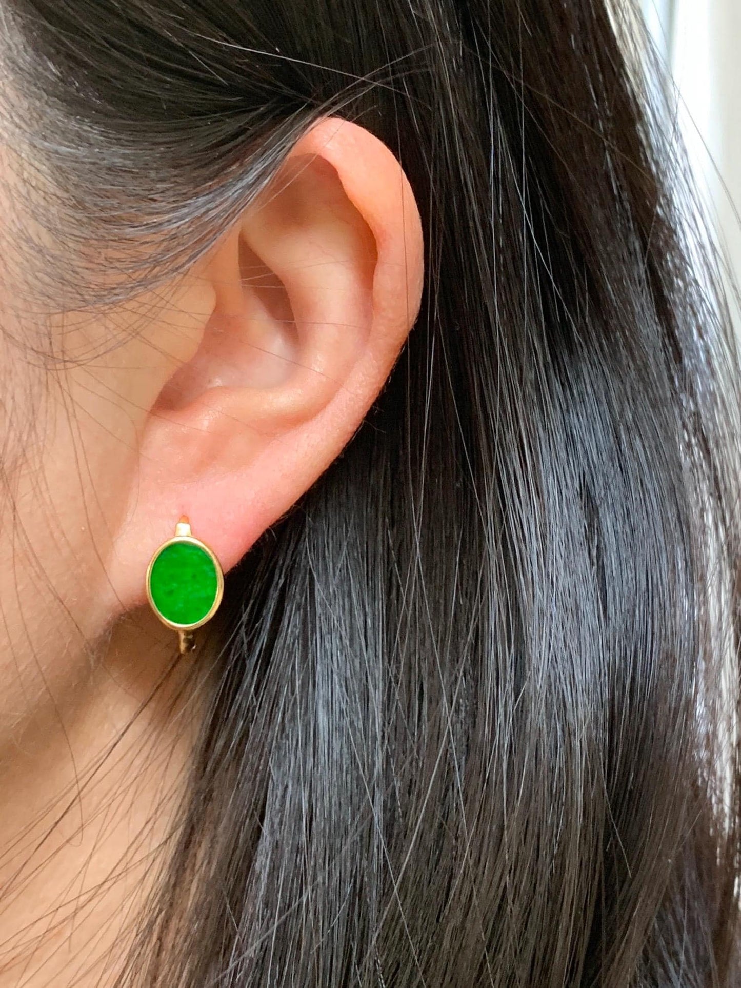 Natural Grade A Vibrant Green Jadeite Oval Huggie Hoop Earrings S925 Sterling Silver Yellow Gold Overlay 天然阳绿花青翡翠银镶耳包