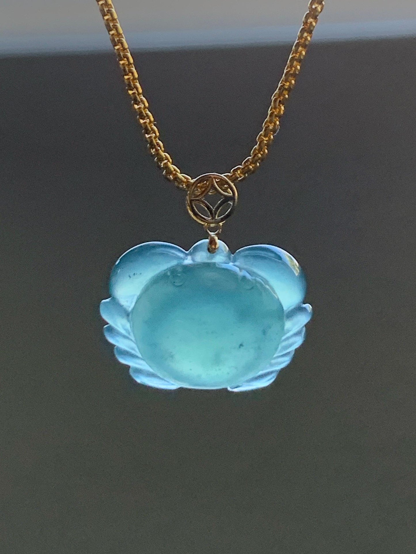 Natural Grade A Guatemalan Premium Icy Highly Translucent Teal Blue Jadeite Crab Pendant 18K Yellow Gold Bail 3g 天然冰危蓝绿起光翡翠螃蟹镶嵌吊坠