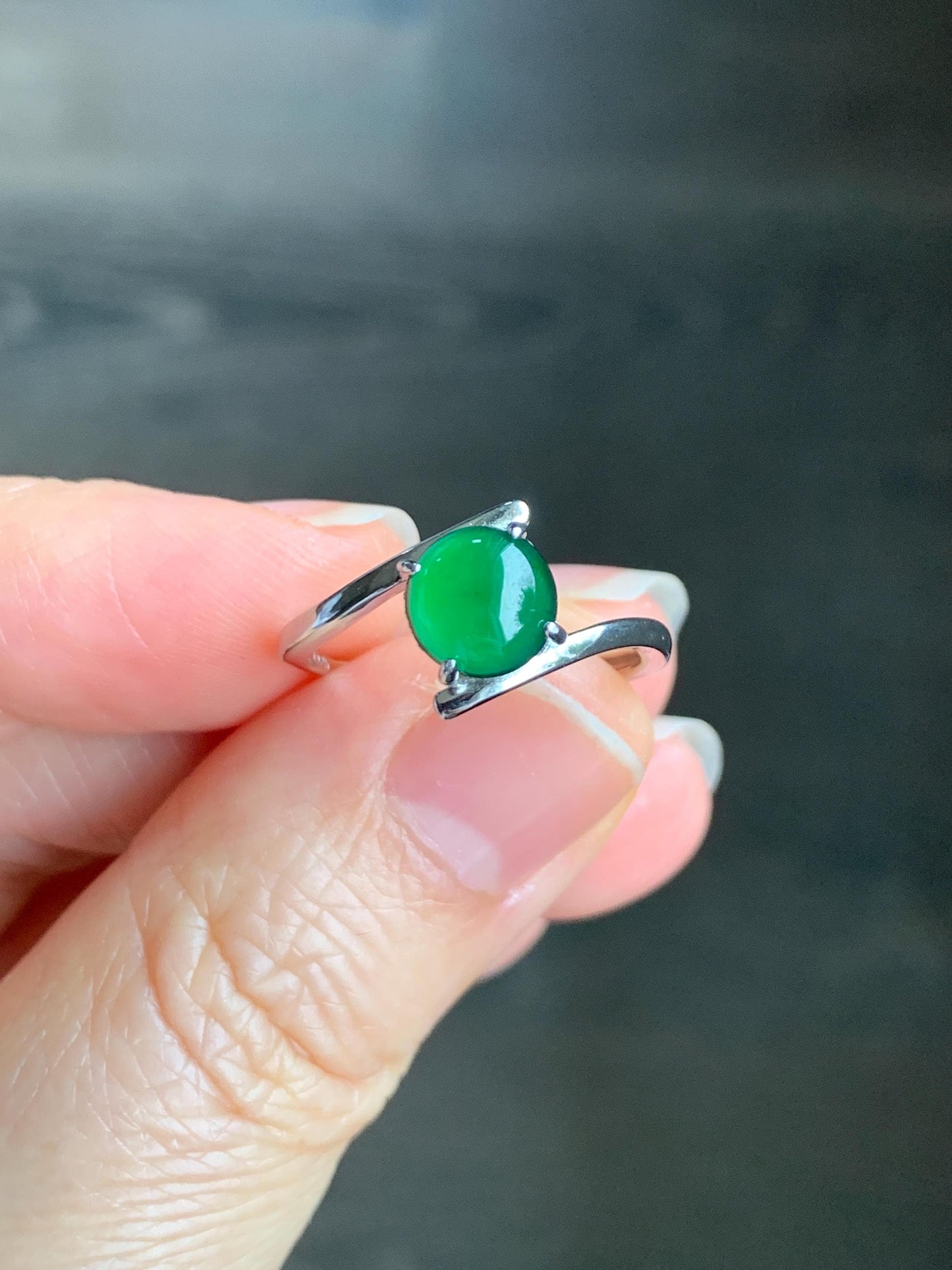 Natural Guatemalan Grade A Icy Translucent Vibrant Green Jadeite Solitaire Style Ring Sterling Silver Size Adjustable 天然冰危绿翡翠银镶戒指