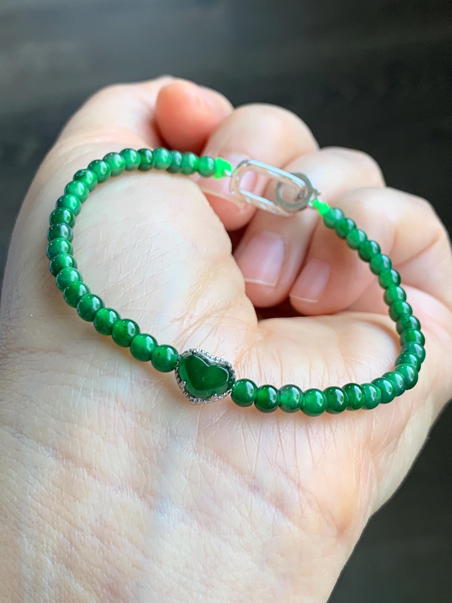 Natural Grade A Guatemalan Icy Translucent Vibrant Green Jadeite Beads Heart Charm Beaded Bracelet Sterling Silver 6.75” 5g 天然冰危绿翡翠爱心小圆珠手串