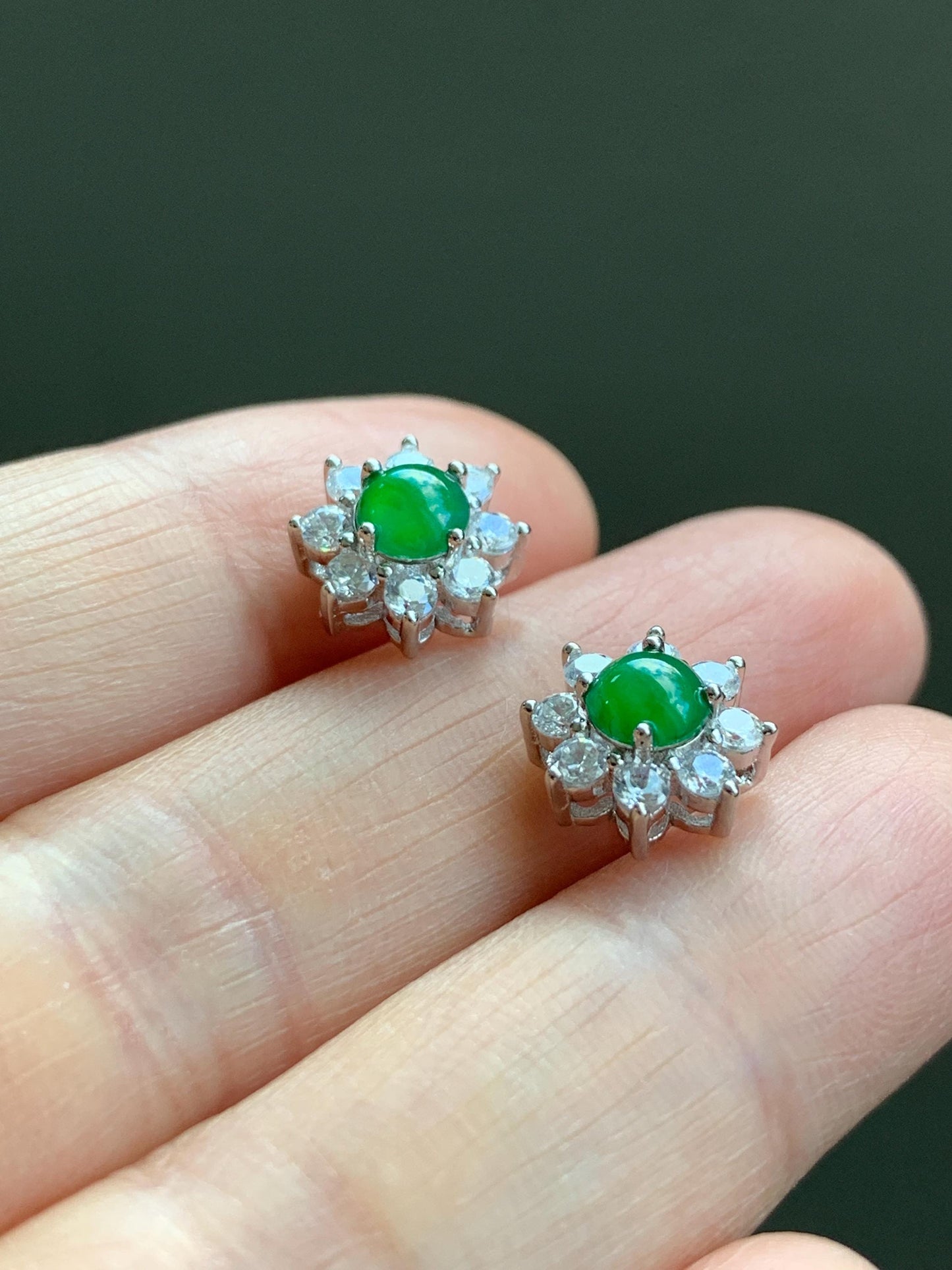 Natural Guatemalan Grade A Icy Translucent Vibrant Green Jadeite Halo Style Stud Earrings S925 Sterling Silver 天然冰危绿翡翠银镶耳钉 HAE70