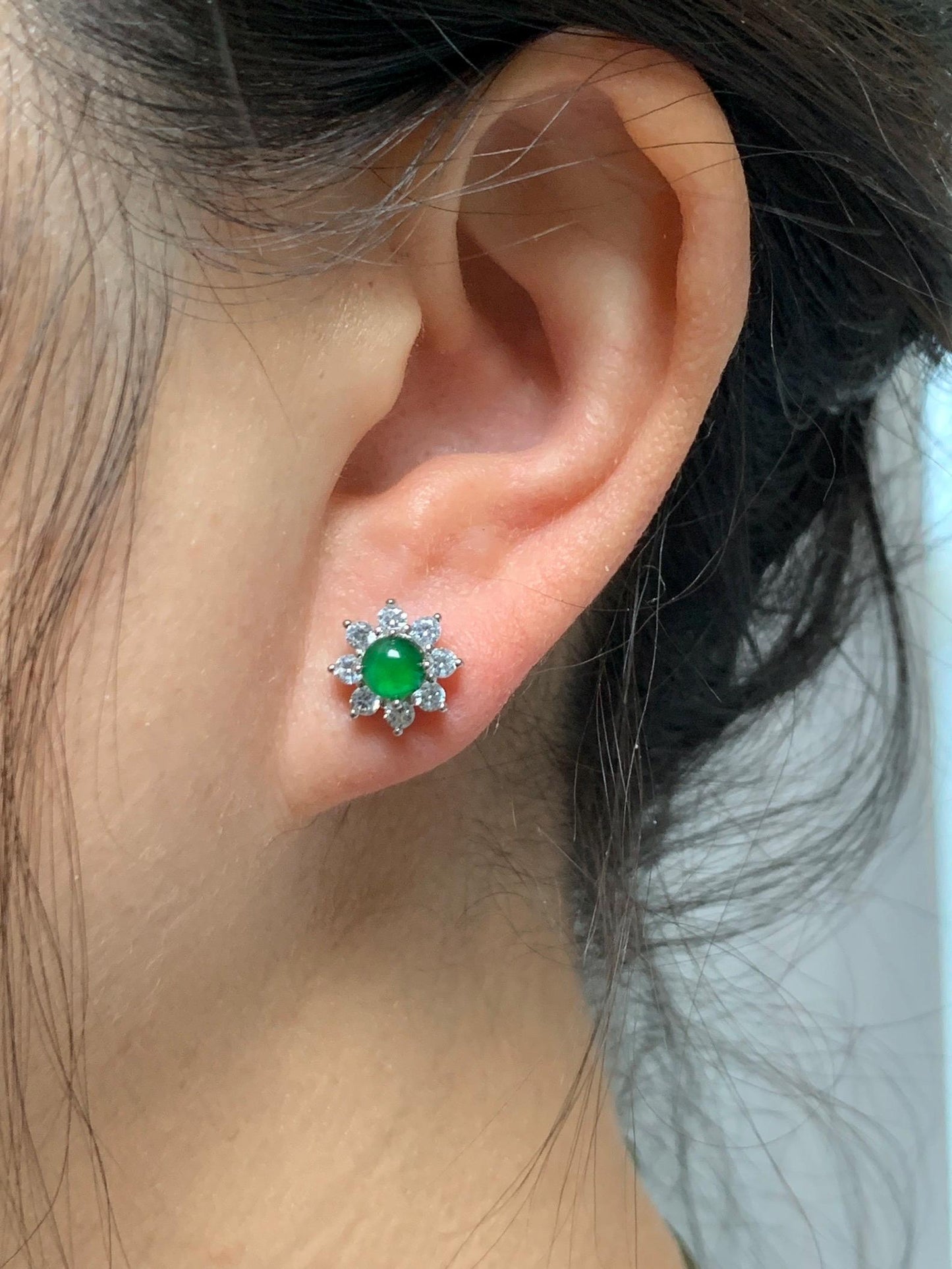 Natural Guatemalan Grade A Icy Translucent Vibrant Green Jadeite Halo Style Stud Earrings S925 Sterling Silver 天然冰危绿翡翠银镶耳钉 HAE70