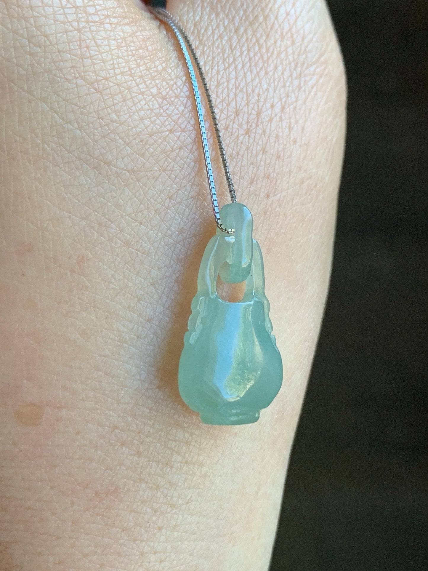 Natural Grade A Icy Translucent Gelatinous Light Green Jadeite Vase w/ Interlocking Bail Pendant Necklace Sterling Silver 天然冰胶晴底翡翠花瓶环环相扣吊坠