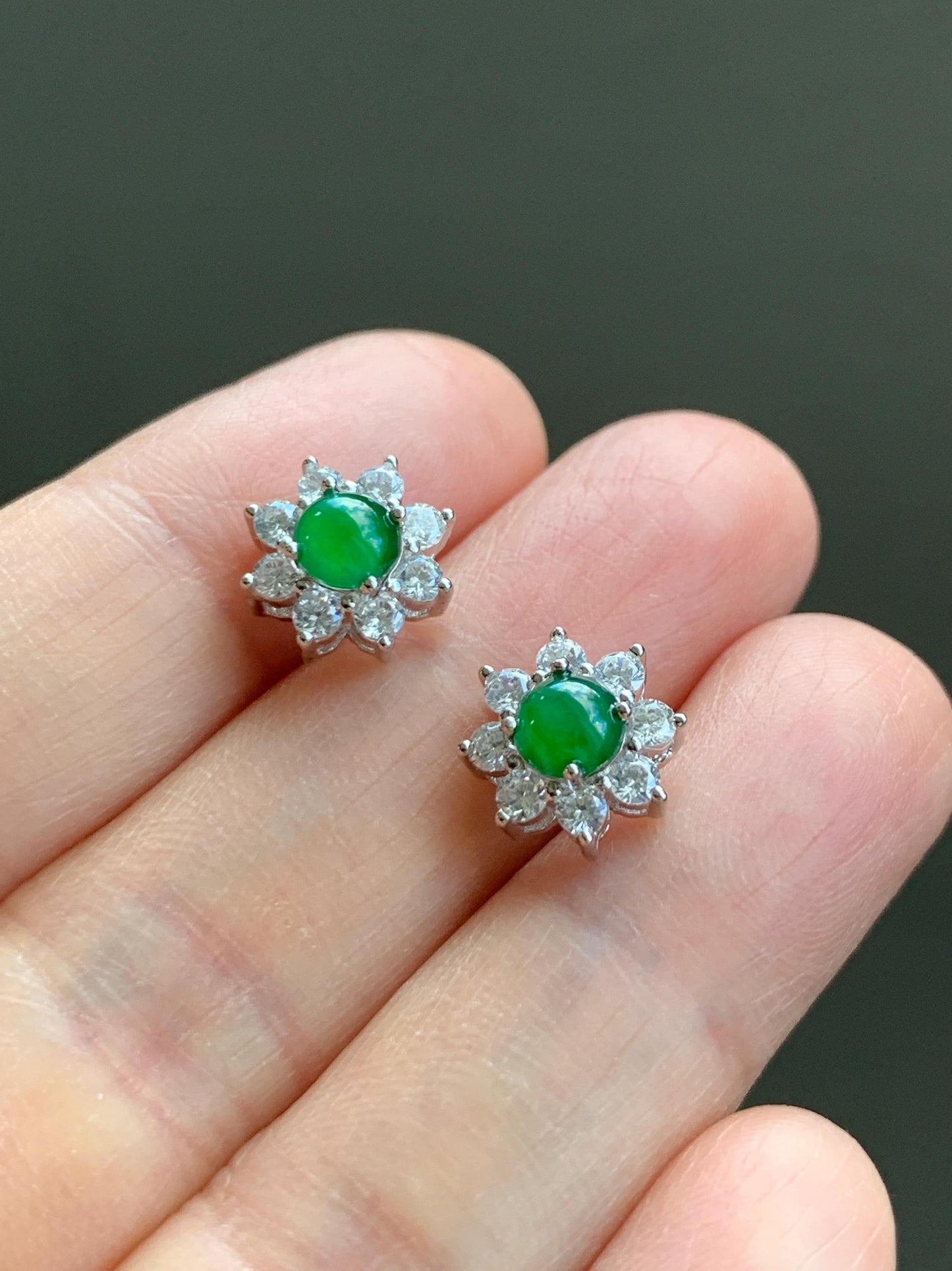 Natural Guatemalan Grade A Icy Translucent Vibrant Green Jadeite Halo Style Stud Earrings S925 Sterling Silver 天然冰危绿翡翠银镶耳钉 HAE70