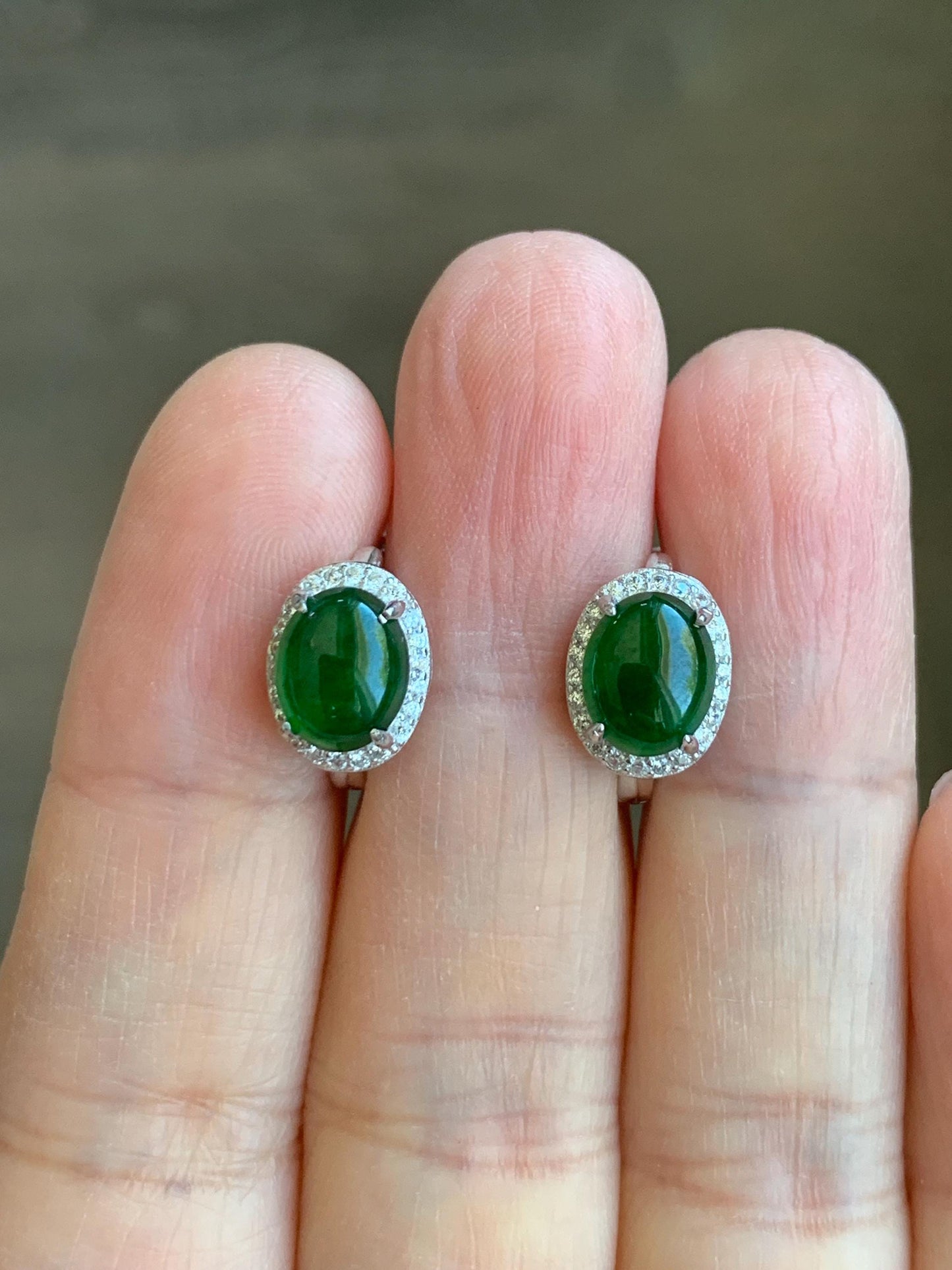 Natural Grade A Guatemalan Icy Translucent Vibrant Green Jade Jadeite Halo Style Huggie Hoop Earrings Sterling Silver 天然冰危绿翡翠镶嵌耳包 TYD88