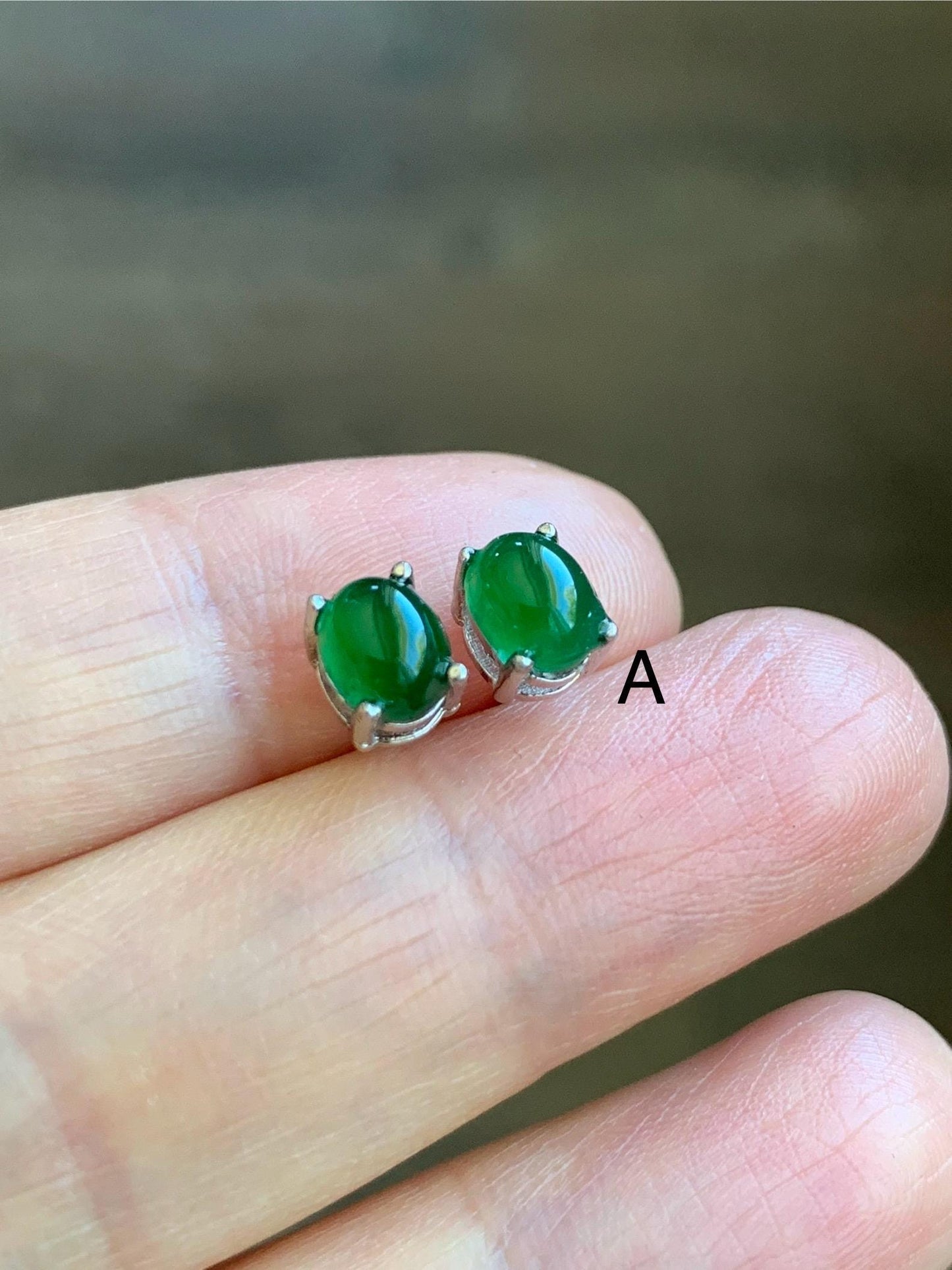 Natural Grade A Guatemalan Icy Translucent Vibrant Green Jade Jadeite Oval Cabochon Stud Earrings Sterling Silver 6x5mm 天然冰危绿翡翠椭圆银镶耳钉 TYW120
