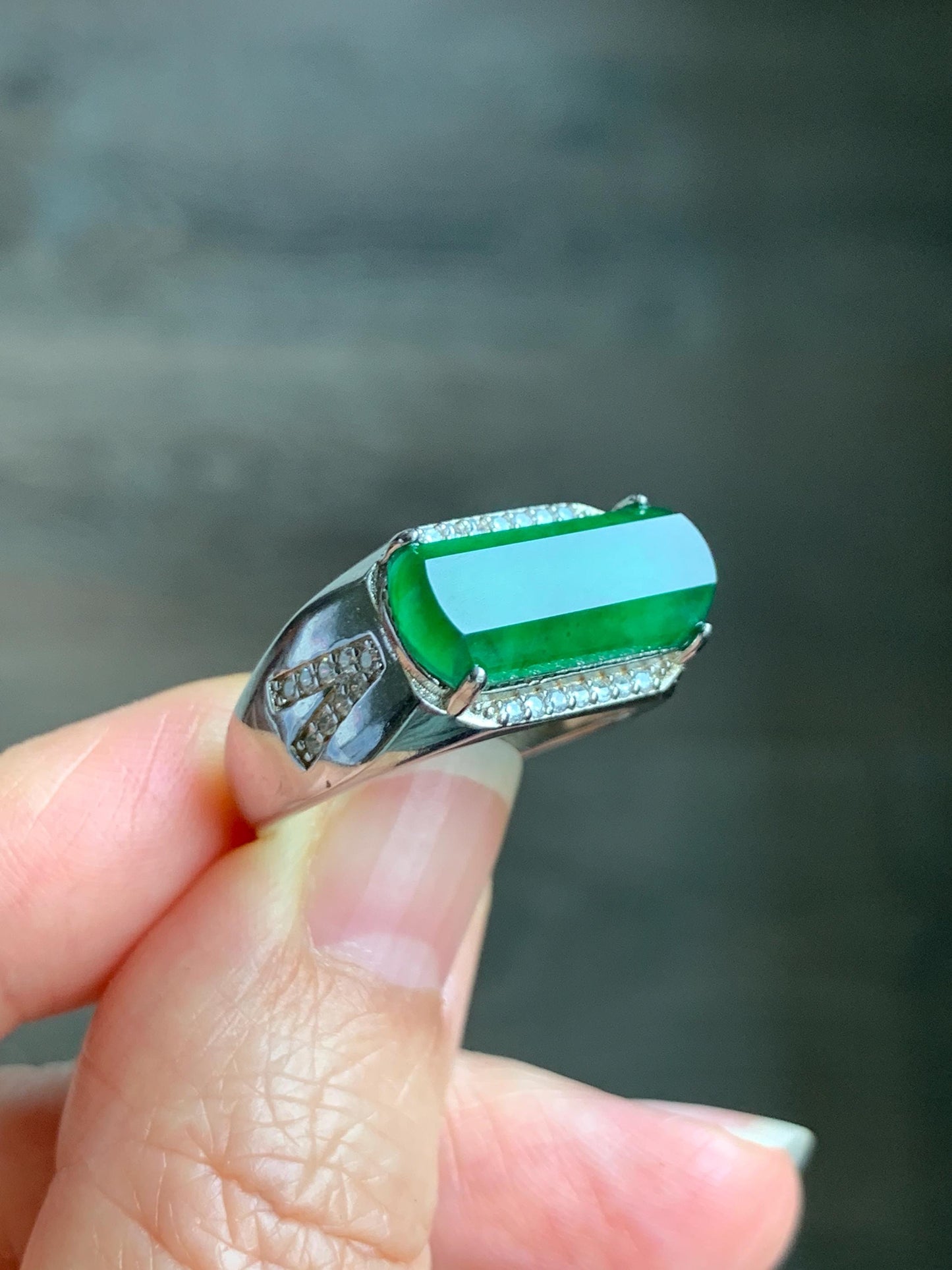 Natural Grade A Guatemalan Icy Translucent Vibrant Green Jadeite Saddle Ring Sterling Silver Size 9.5 US Adjustable 天然冰危绿翡翠马鞍银镶戒指 MAC220