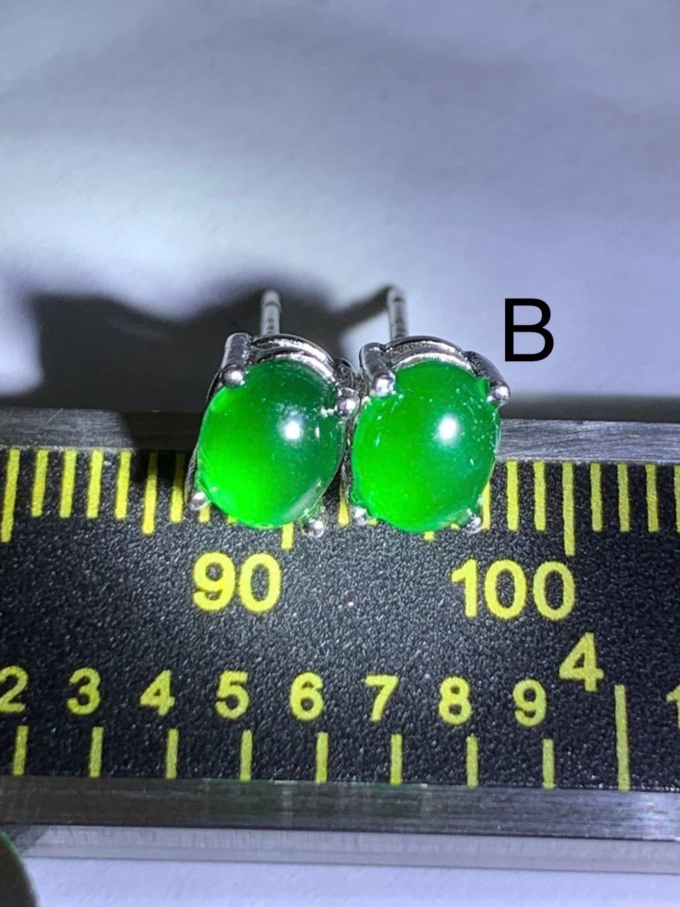 Natural Grade A Guatemalan Icy Translucent Vibrant Green Jade Jadeite Oval Cabochon Stud Earrings Sterling Silver 6x5mm 天然冰危绿翡翠椭圆银镶耳钉 TYW120
