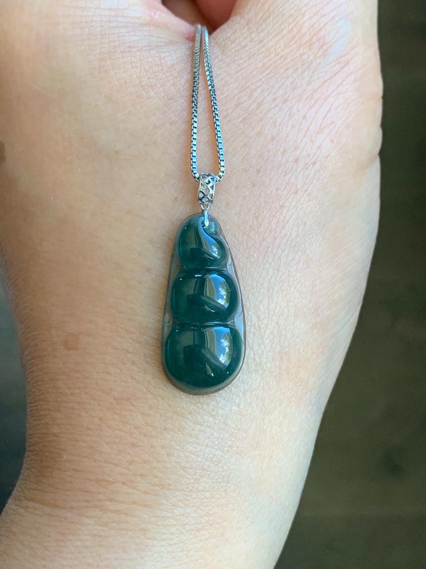 Natural Grade A Guatemalan Icy Translucent Dark Teal Blue Jadeite Carved Peapod Pendant 18K White Gold 天然冰危深蓝绿翡翠福豆镶嵌吊坠 WLD220-E