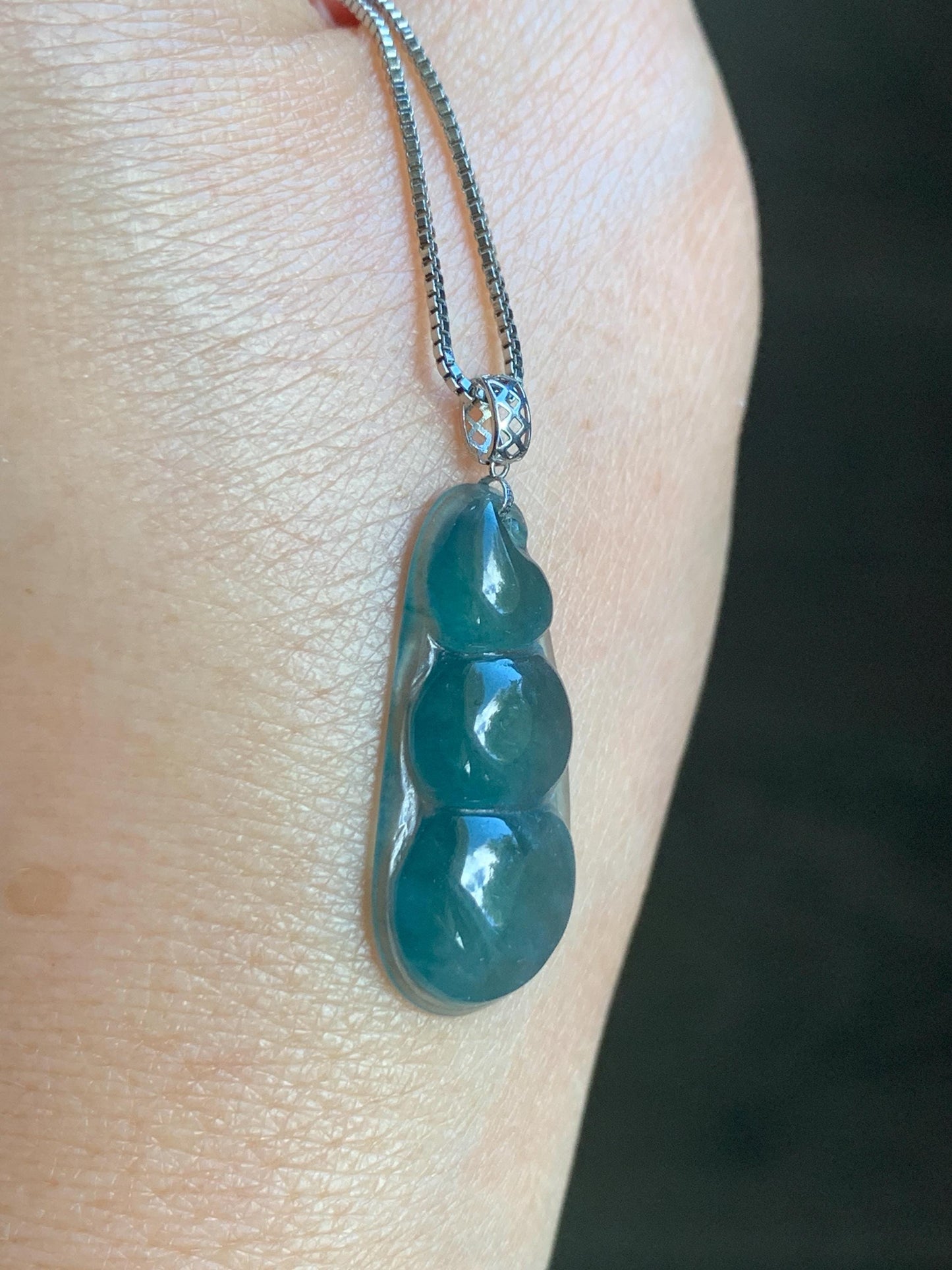 Natural Grade A Guatemalan Icy Translucent Dark Teal Blue Jadeite Carved Peapod Pendant 18K White Gold 天然冰危深蓝绿翡翠福豆镶嵌吊坠 WLD220-D