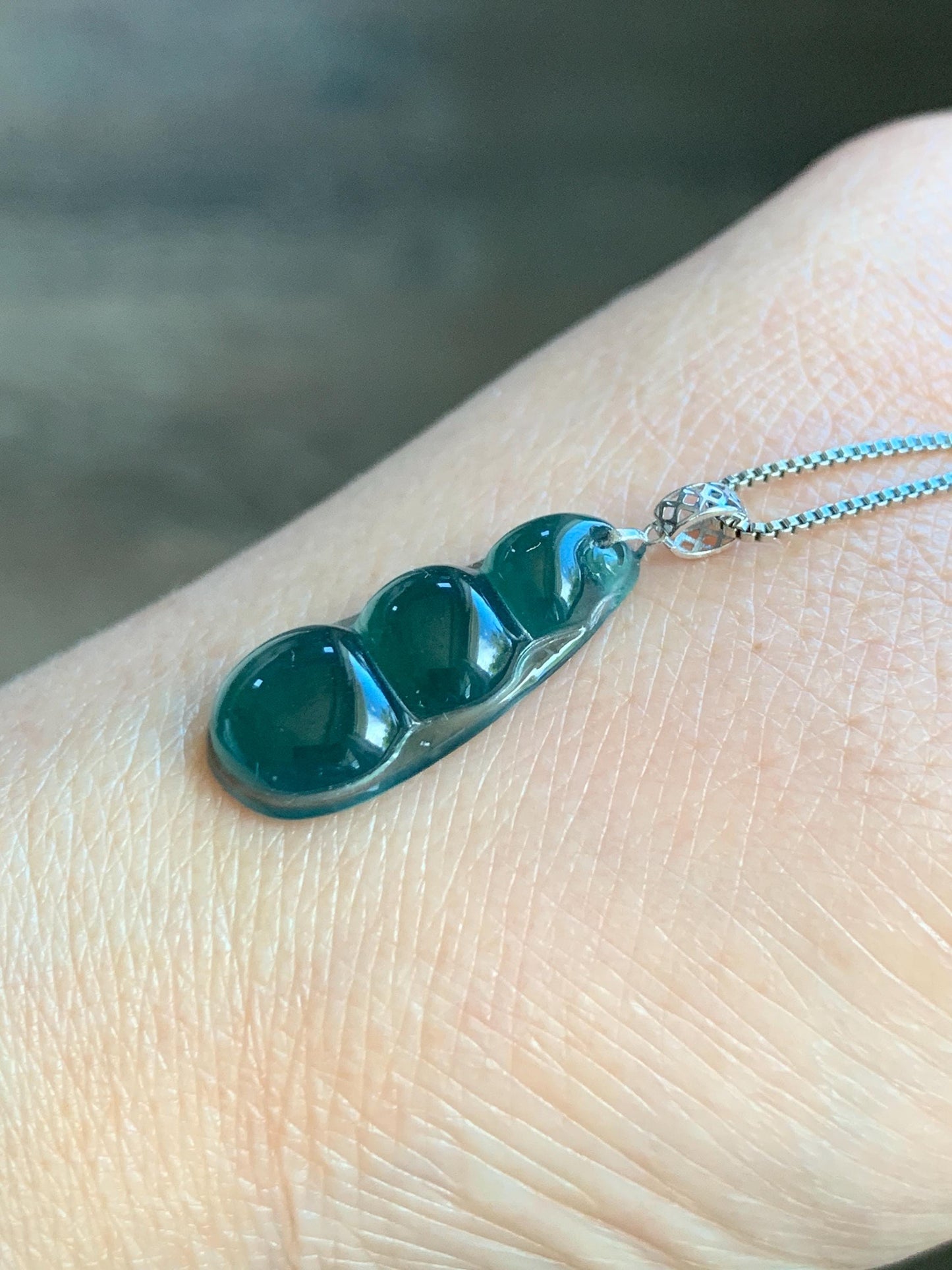 Natural Grade A Guatemalan Icy Translucent Dark Teal Blue Jadeite Carved Peapod Pendant 18K White Gold 天然冰危深蓝绿翡翠福豆镶嵌吊坠 WLD220-C