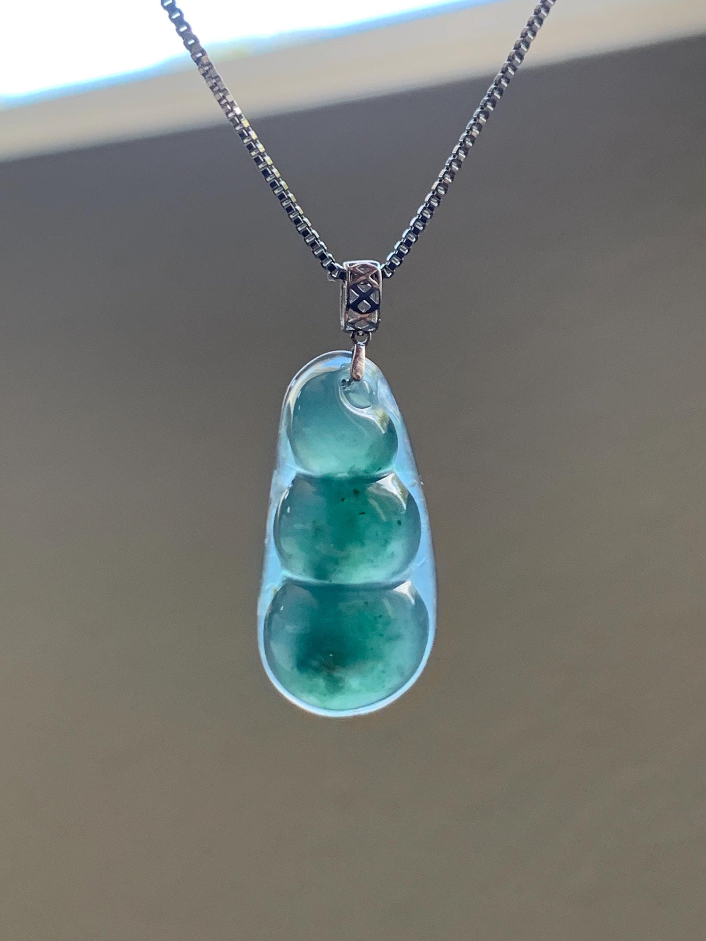 Natural Grade A Guatemalan Icy Translucent Dark Teal Blue Jadeite Carved Peapod Pendant 18K White Gold 天然冰危深蓝绿翡翠福豆镶嵌吊坠 WLD220-B