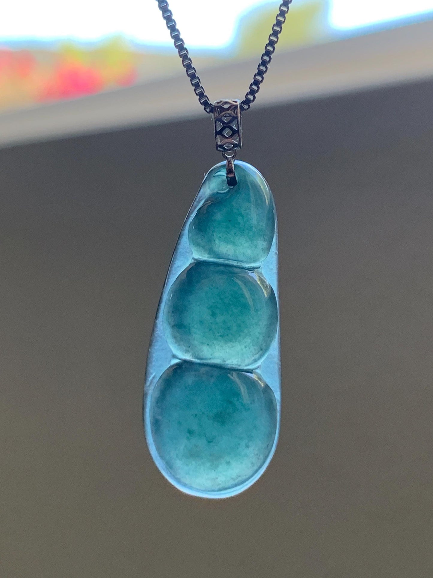 Natural Grade A Guatemalan Icy Translucent Dark Teal Blue Jadeite Carved Peapod Pendant 18K White Gold 天然冰危深蓝绿翡翠福豆镶嵌吊坠 WLD220-A