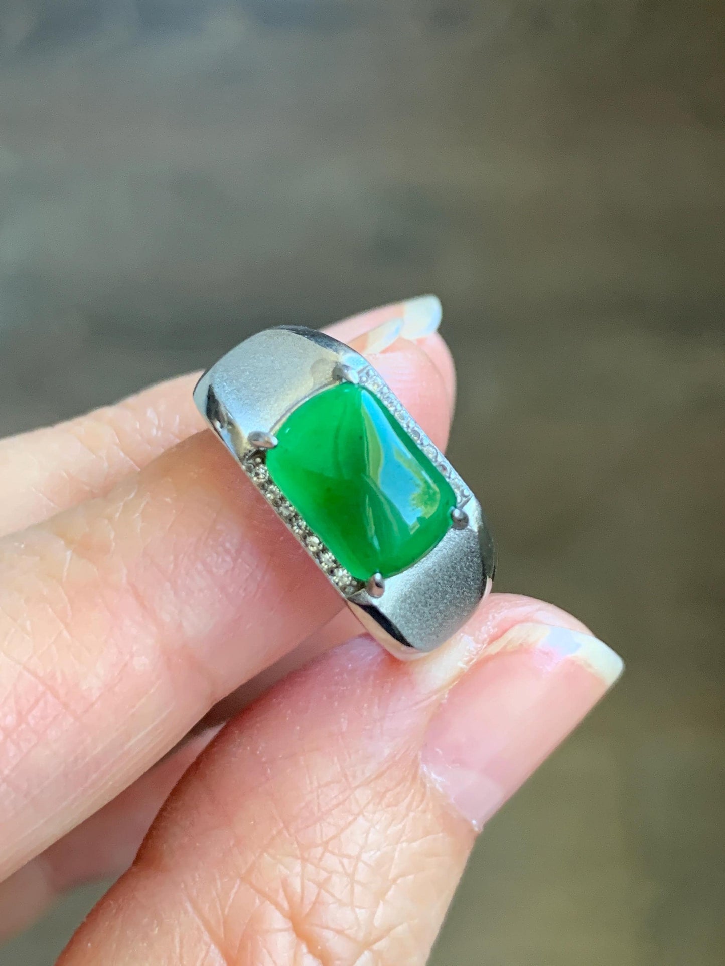 Natural Grade A Guatemalan Icy Translucent Vibrant Green Jadeite Saddle Ring Sterling Silver Size Adjustable 天然冰危绿翡翠马鞍银镶戒指 WLD150C