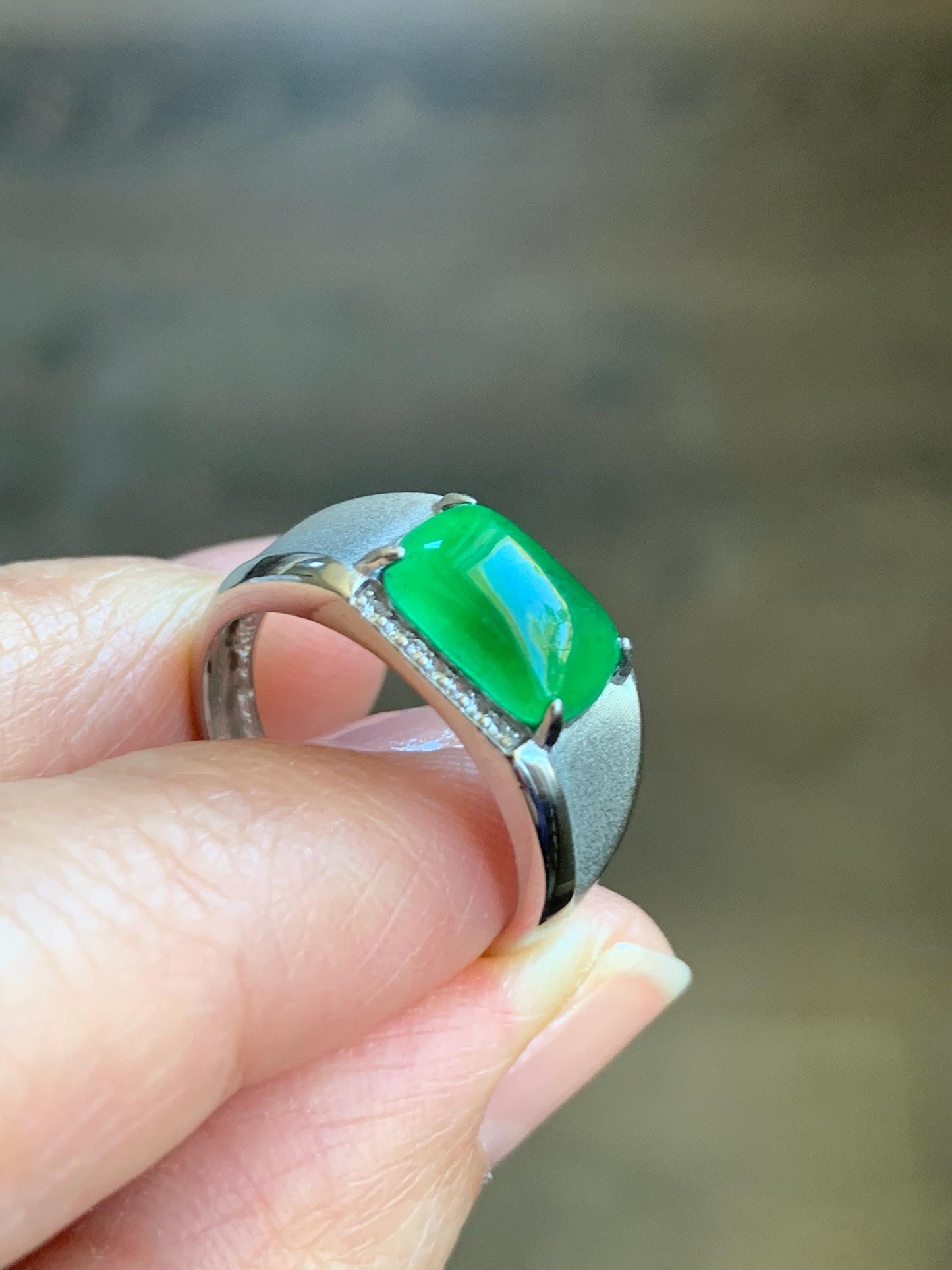 Natural Grade A Guatemalan Icy Translucent Vibrant Green Jadeite Saddle Ring Sterling Silver Size Adjustable 天然冰危绿翡翠马鞍银镶戒指 WLD150C