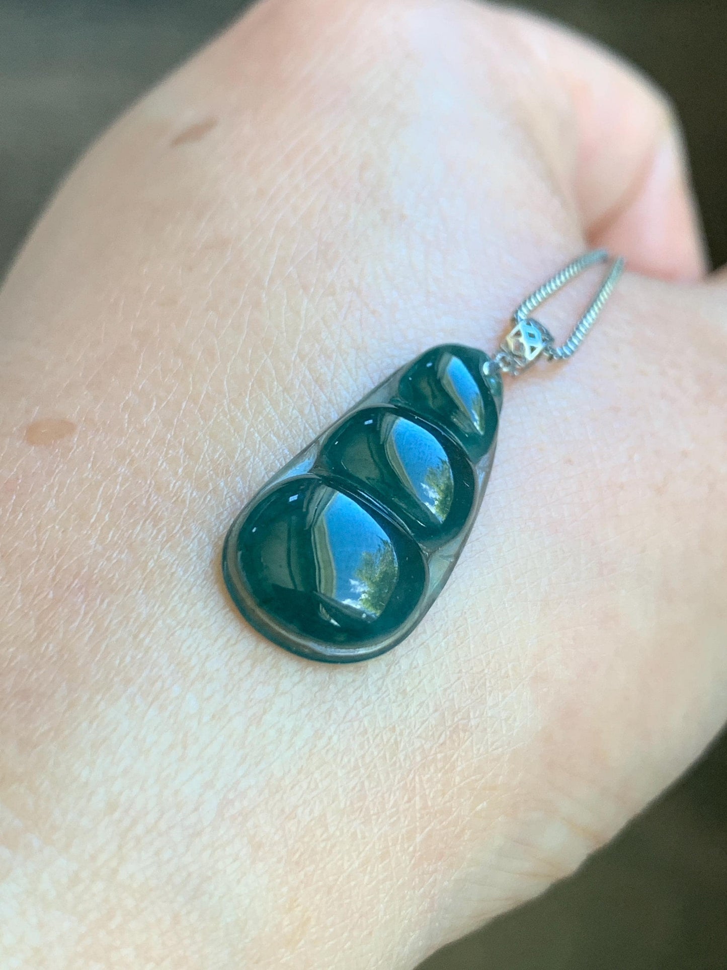 Natural Grade A Guatemalan Icy Translucent Dark Teal Blue Jadeite Carved Peapod Pendant 18K White Gold 天然冰危深蓝绿翡翠福豆镶嵌吊坠 WLD220-E