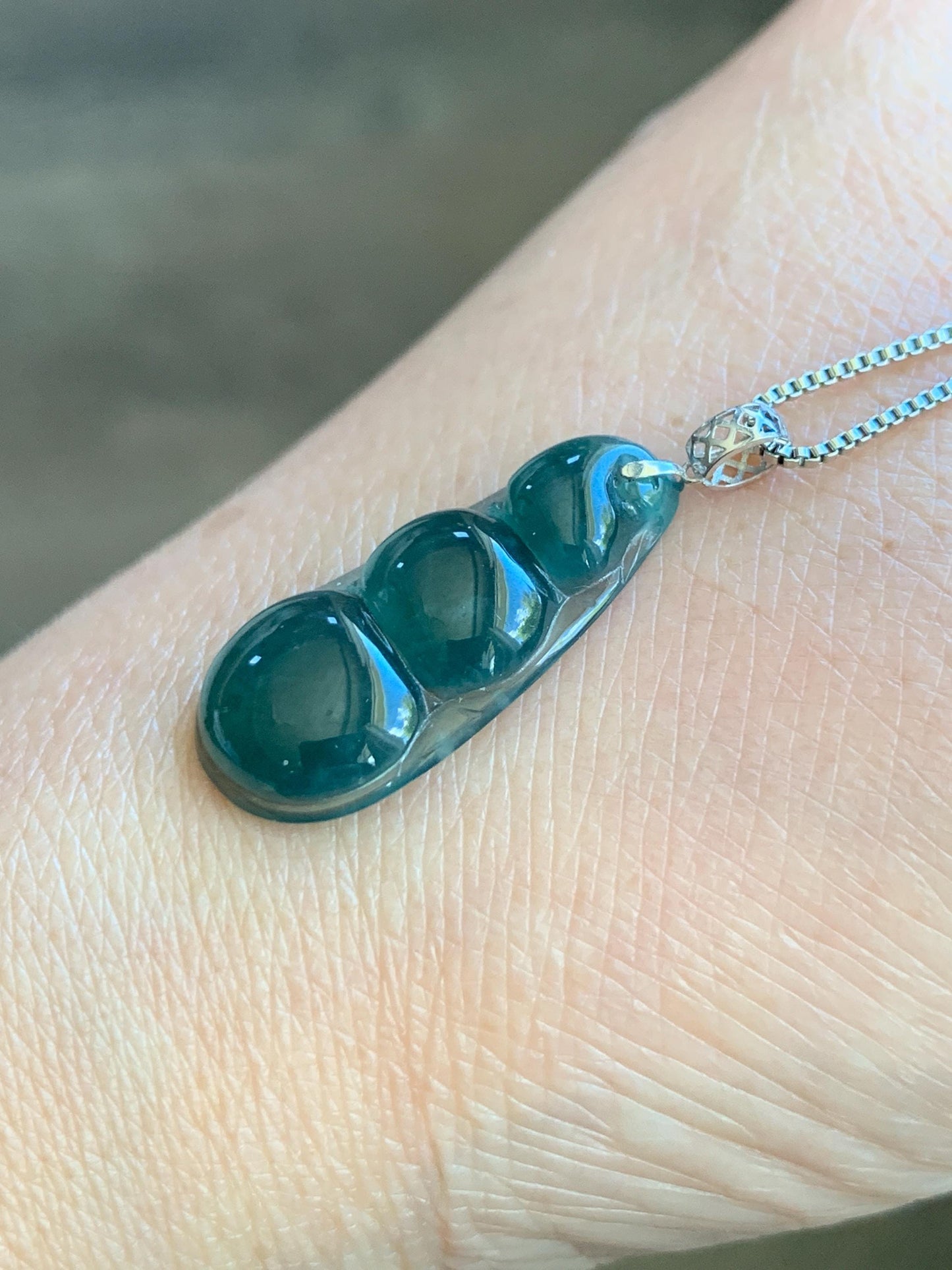 Natural Grade A Guatemalan Icy Translucent Dark Teal Blue Jadeite Carved Peapod Pendant 18K White Gold 天然冰危深蓝绿翡翠福豆镶嵌吊坠 WLD220-E