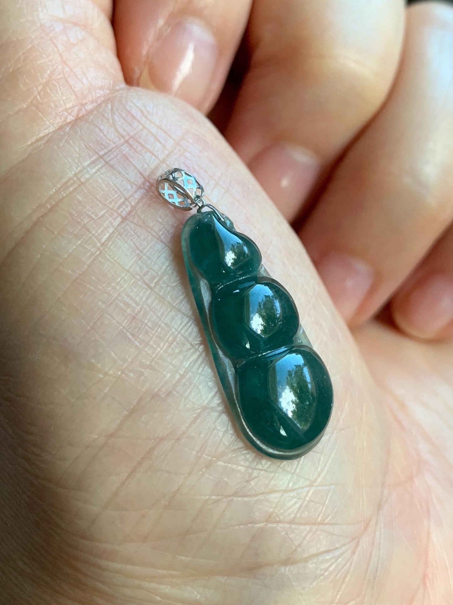 Natural Grade A Guatemalan Icy Translucent Dark Teal Blue Jadeite Carved Peapod Pendant 18K White Gold 天然冰危深蓝绿翡翠福豆镶嵌吊坠 WLD220-E