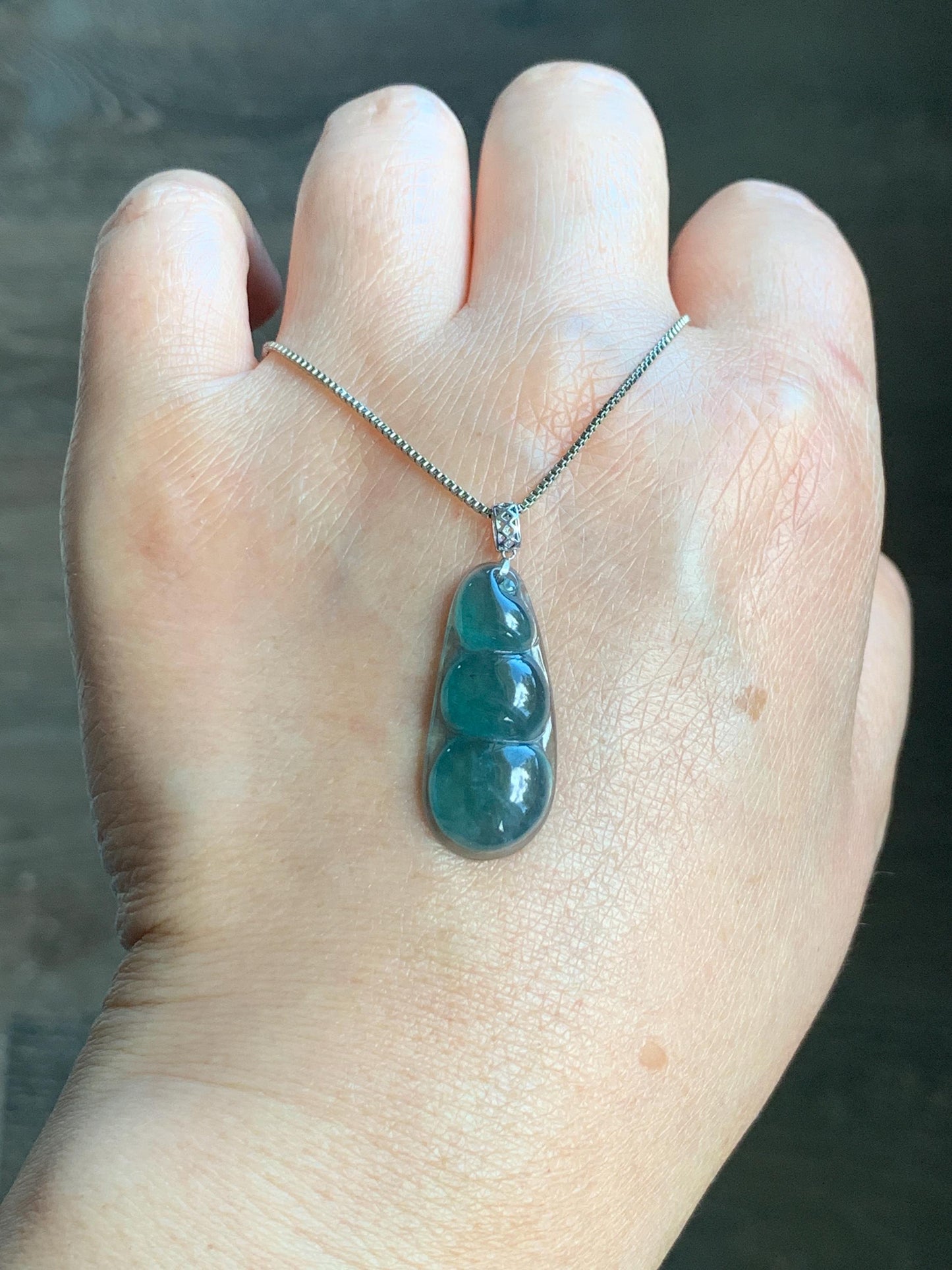 Natural Grade A Guatemalan Icy Translucent Dark Teal Blue Jadeite Carved Peapod Pendant 18K White Gold 天然冰危深蓝绿翡翠福豆镶嵌吊坠 WLD220-D