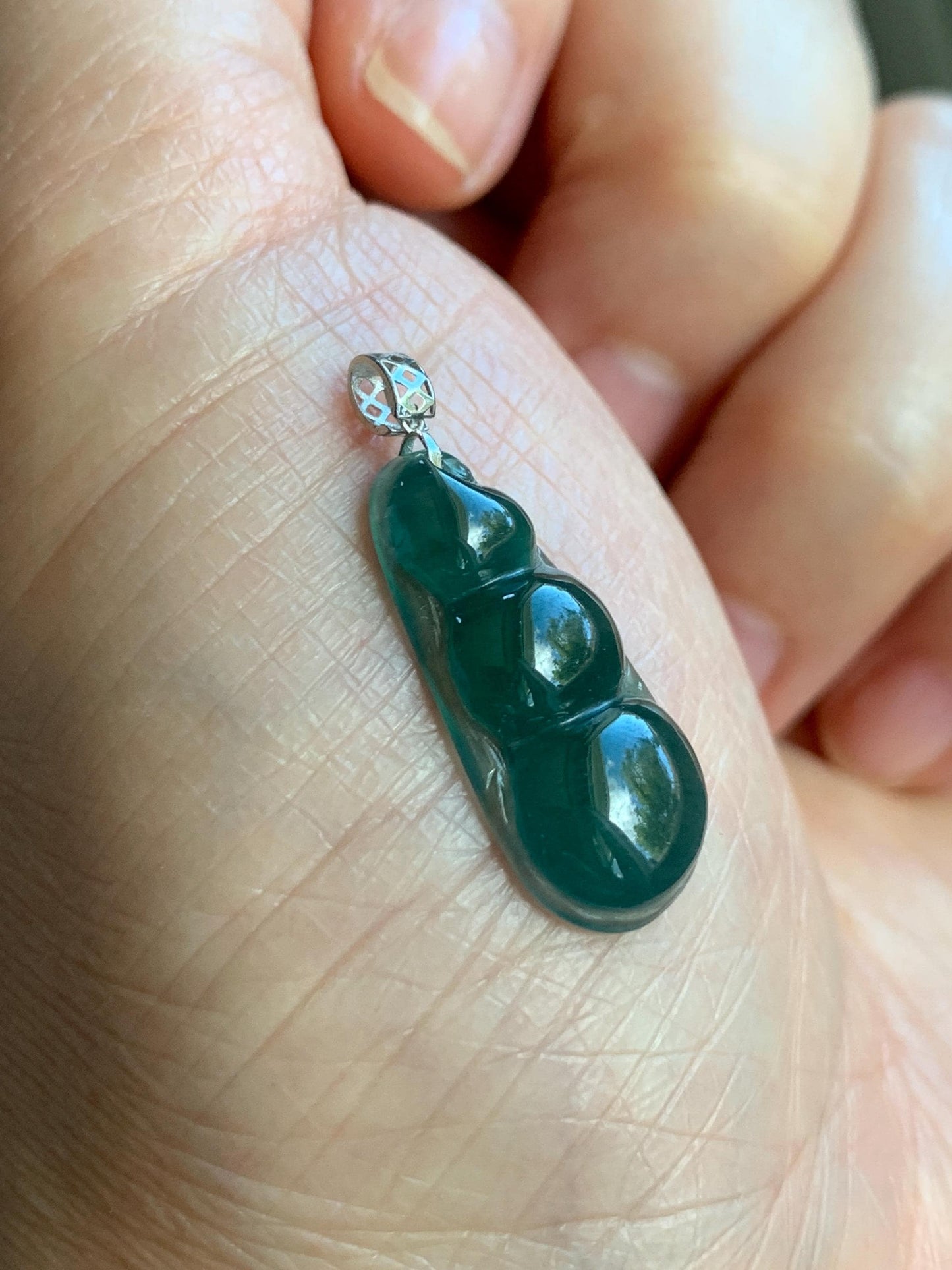Natural Grade A Guatemalan Icy Translucent Dark Teal Blue Jadeite Carved Peapod Pendant 18K White Gold 天然冰危深蓝绿翡翠福豆镶嵌吊坠 WLD220-C