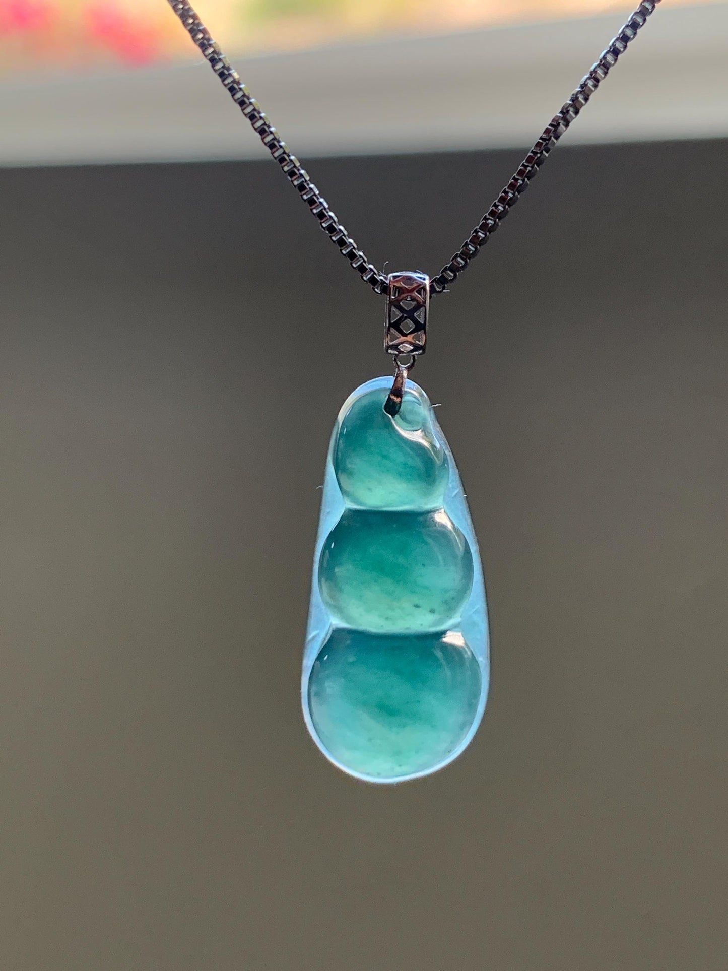 Natural Grade A Guatemalan Icy Translucent Dark Teal Blue Jadeite Carved Peapod Pendant 18K White Gold 天然冰危深蓝绿翡翠福豆镶嵌吊坠 WLD220-C