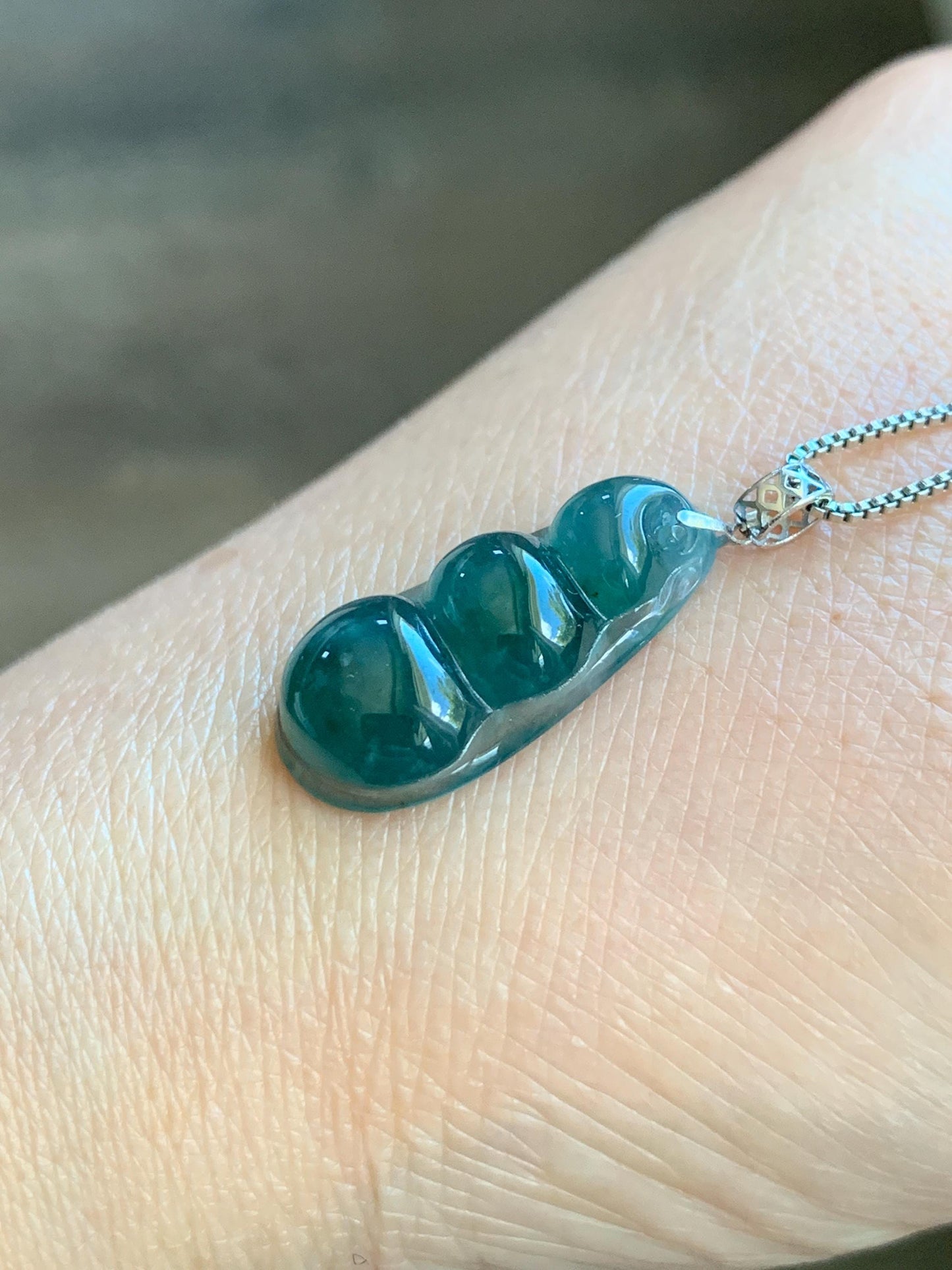 Natural Grade A Guatemalan Icy Translucent Dark Teal Blue Jadeite Carved Peapod Pendant 18K White Gold 天然冰危深蓝绿翡翠福豆镶嵌吊坠 WLD220-B