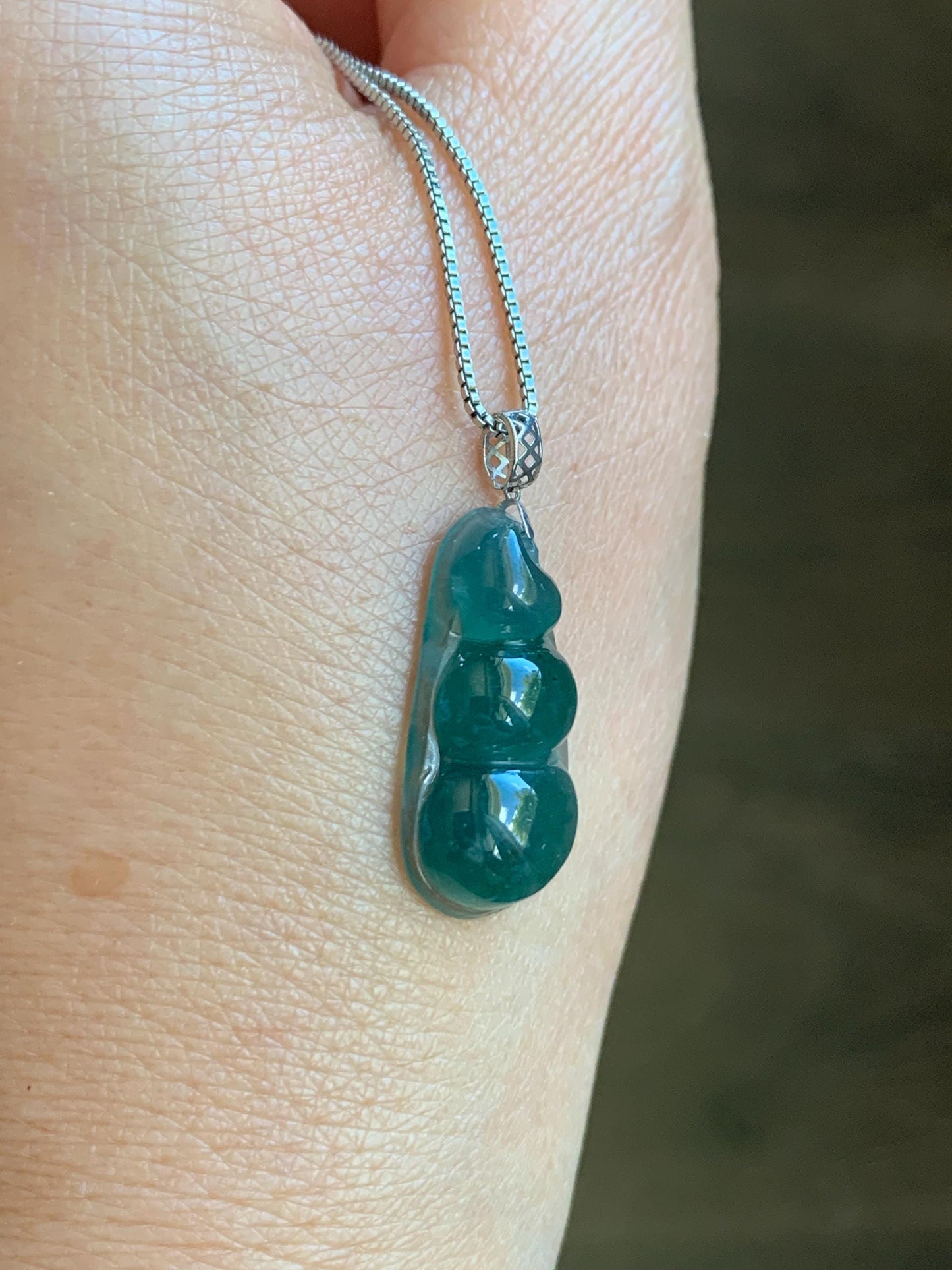 Natural Grade A Guatemalan Icy Translucent Dark Teal Blue Jadeite Carved Peapod Pendant 18K White Gold 天然冰危深蓝绿翡翠福豆镶嵌吊坠 WLD220-B