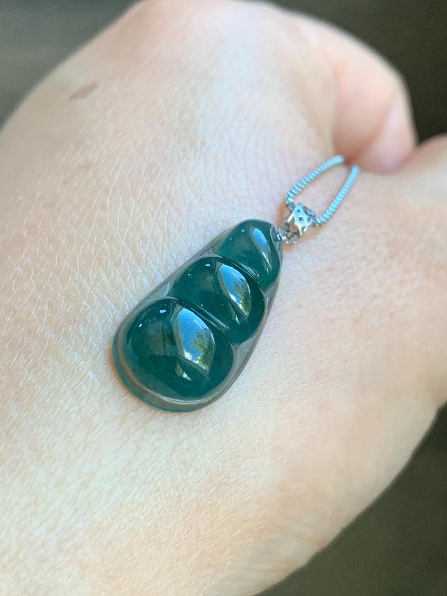 Natural Grade A Guatemalan Icy Translucent Dark Teal Blue Jadeite Carved Peapod Pendant 18K White Gold 天然冰危深蓝绿翡翠福豆镶嵌吊坠 WLD220-B