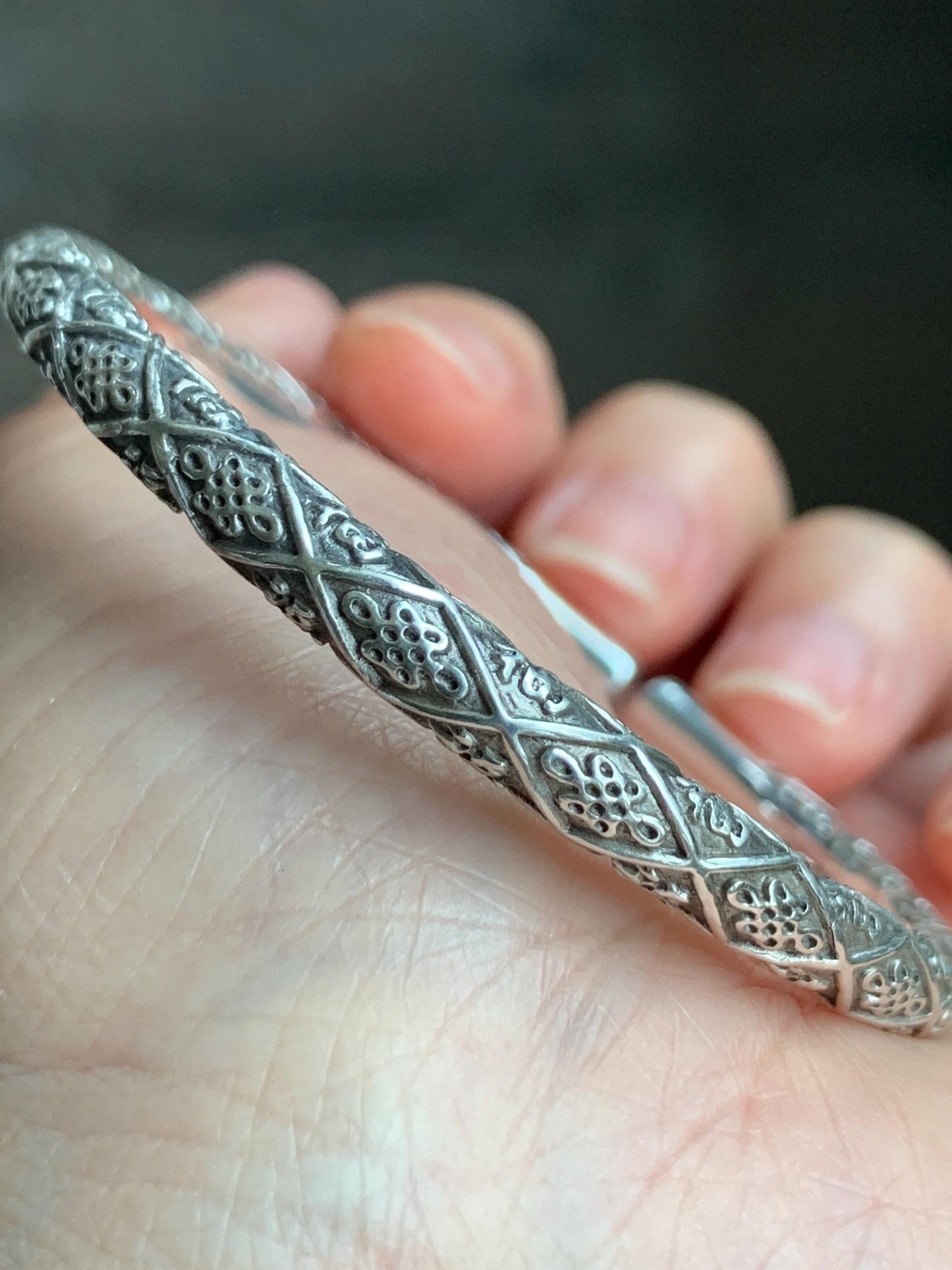 Solid 999 Sterling Silver Open Bangle Bracelet Chinese Knots & Happiness Engraving 40 grams Adjustable 纯足银999中国结福字开口手镯