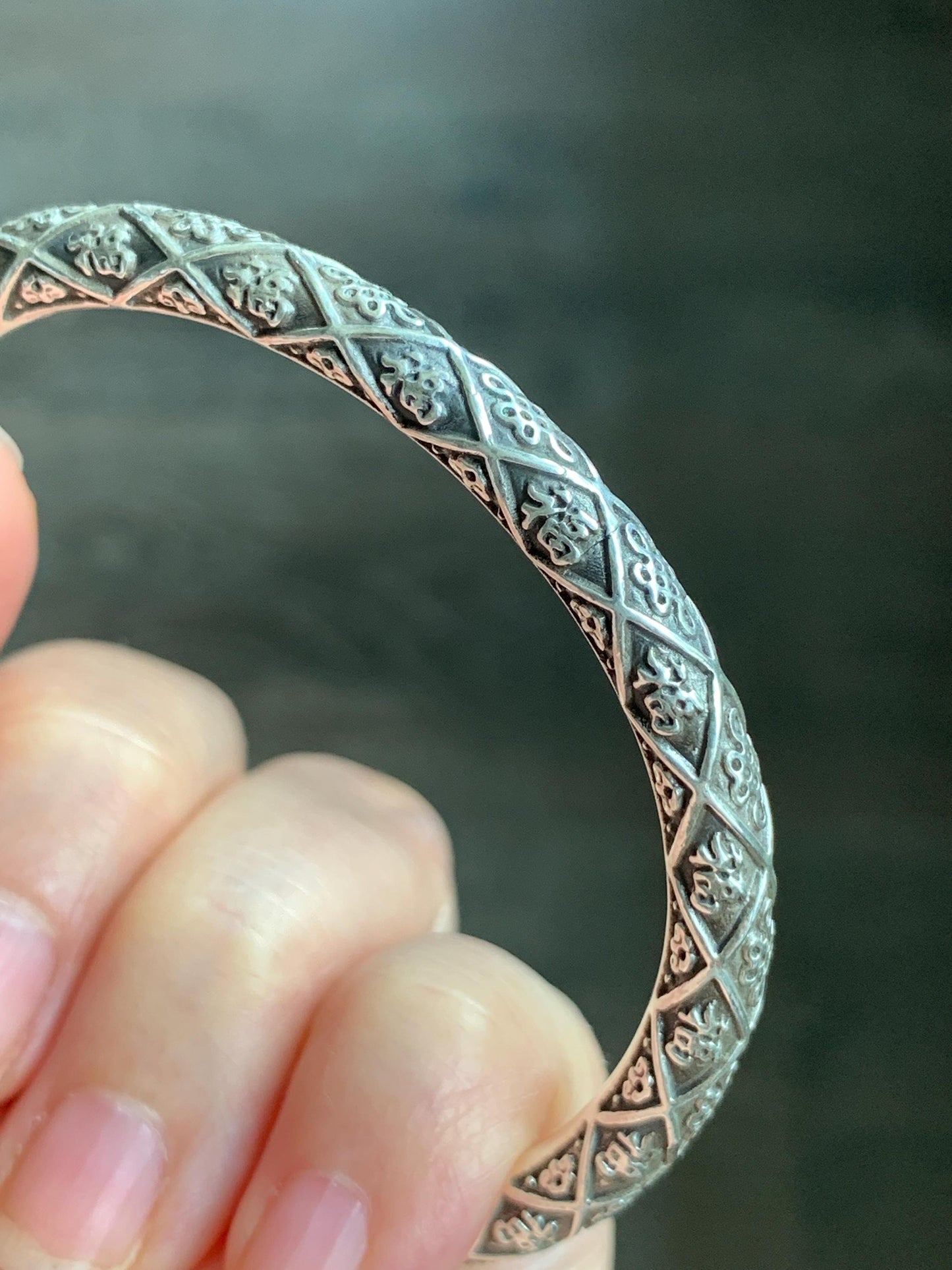 Solid 999 Sterling Silver Open Bangle Bracelet Chinese Knots & Happiness Engraving 40 grams Adjustable 纯足银999中国结福字开口手镯