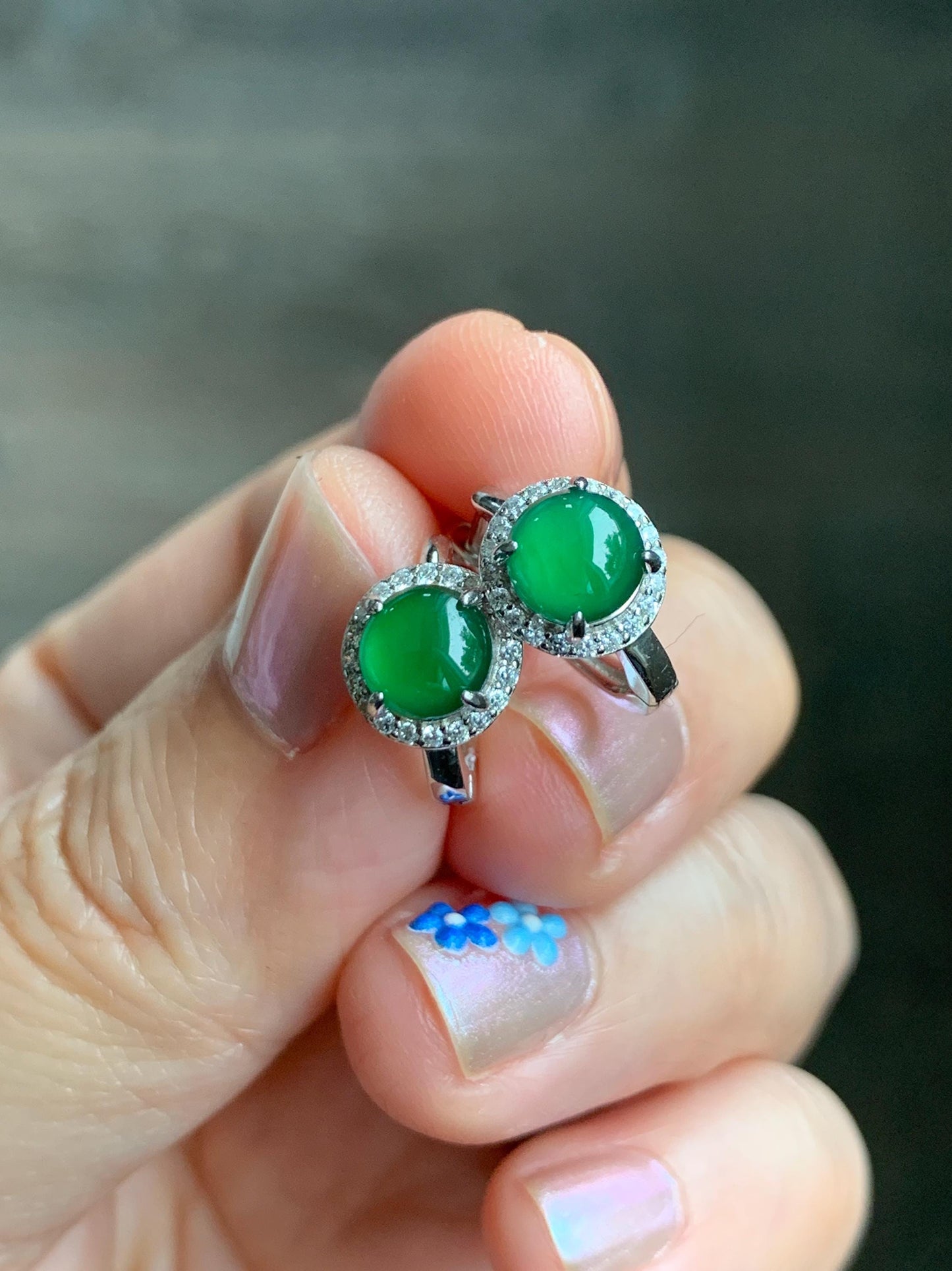 Natural Grade A Guatemalan Icy Translucent Vibrant Green Jade Jadeite Halo Style Huggie Hoop Earrings Sterling Silver 天然冰危绿翡翠镶嵌耳包 LEB128