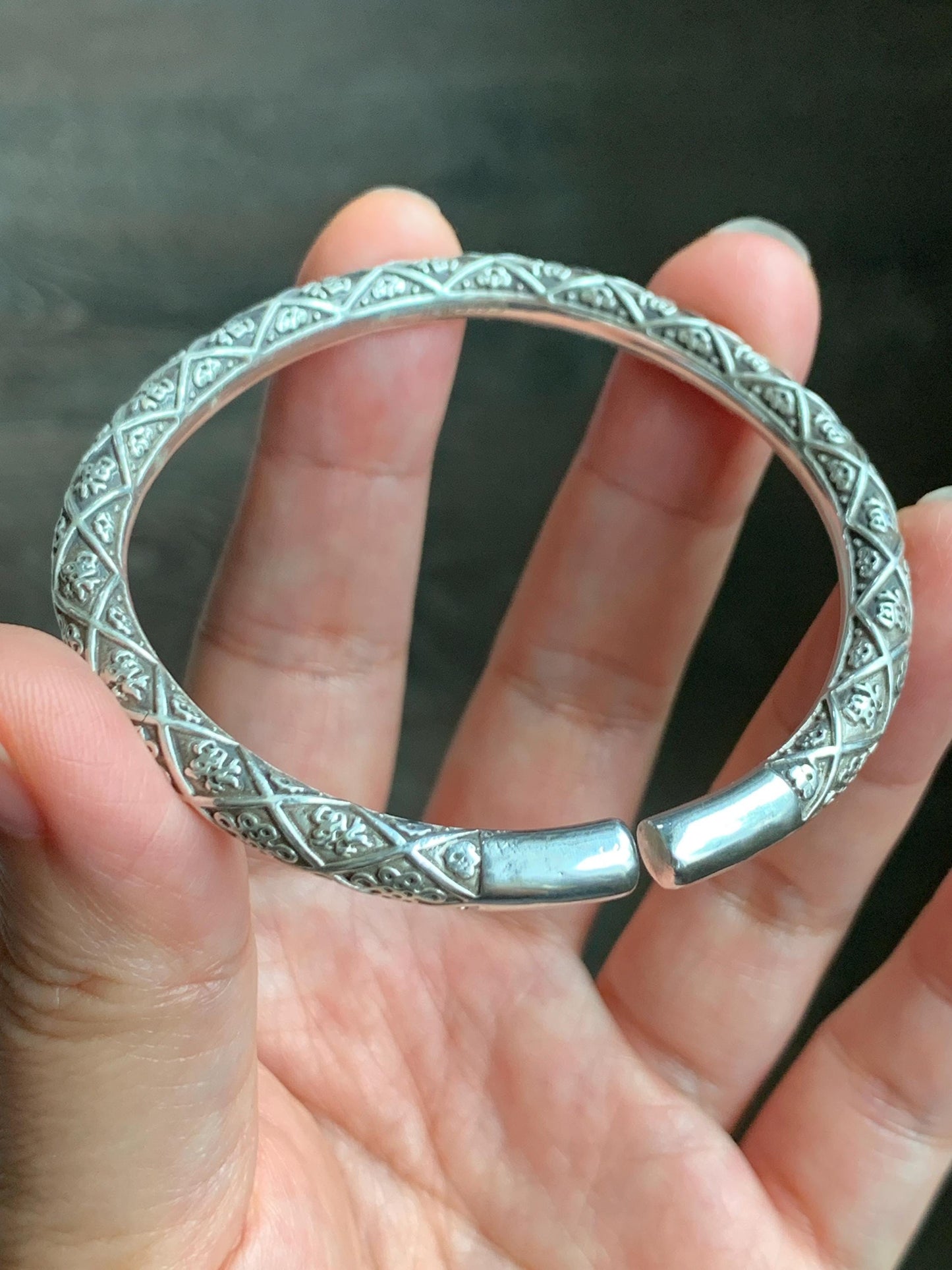 Solid 999 Sterling Silver Open Bangle Bracelet Chinese Knots & Happiness Engraving 40 grams Adjustable 纯足银999中国结福字开口手镯