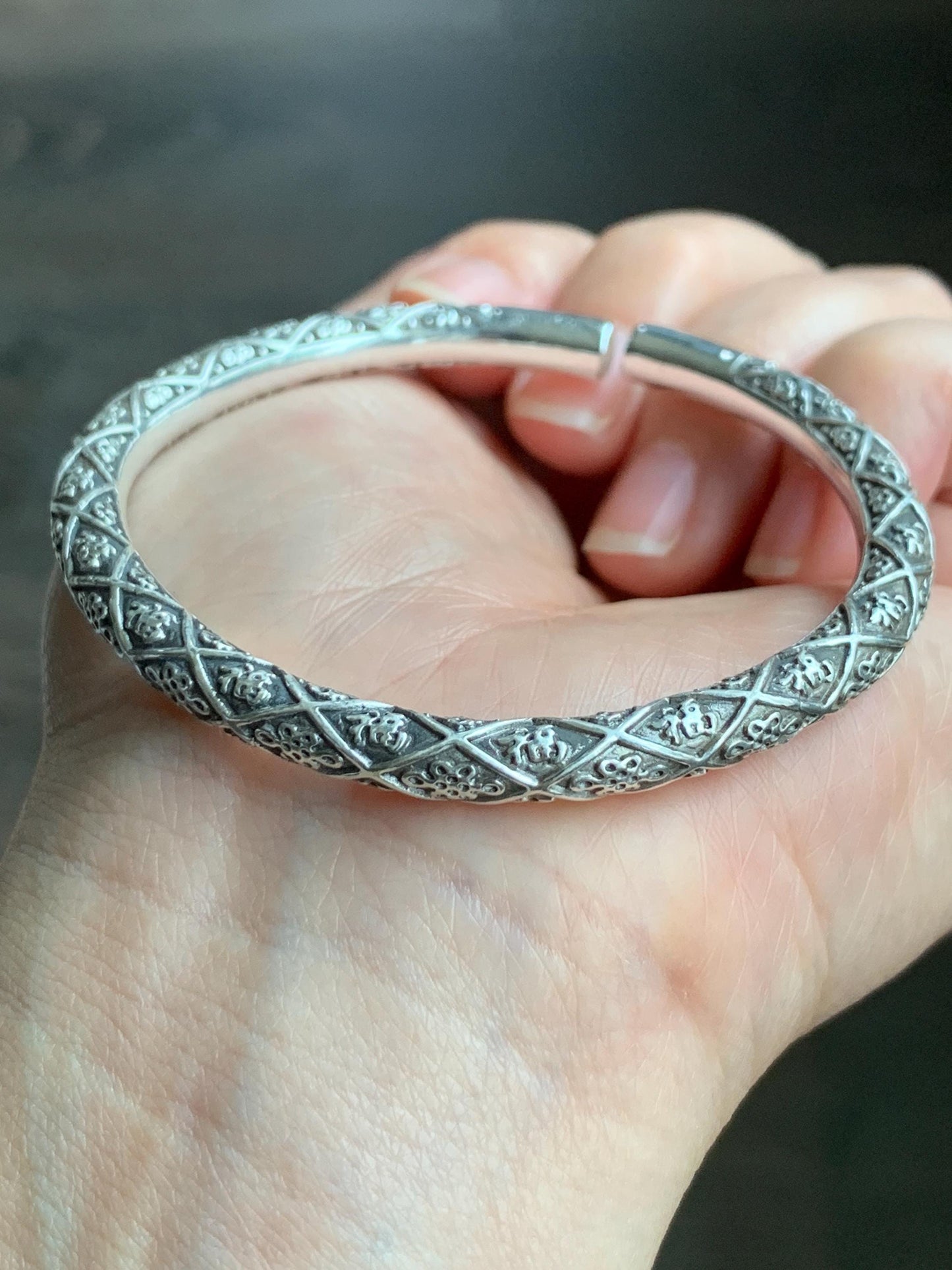 Solid 999 Sterling Silver Open Bangle Bracelet Chinese Knots & Happiness Engraving 40 grams Adjustable 纯足银999中国结福字开口手镯