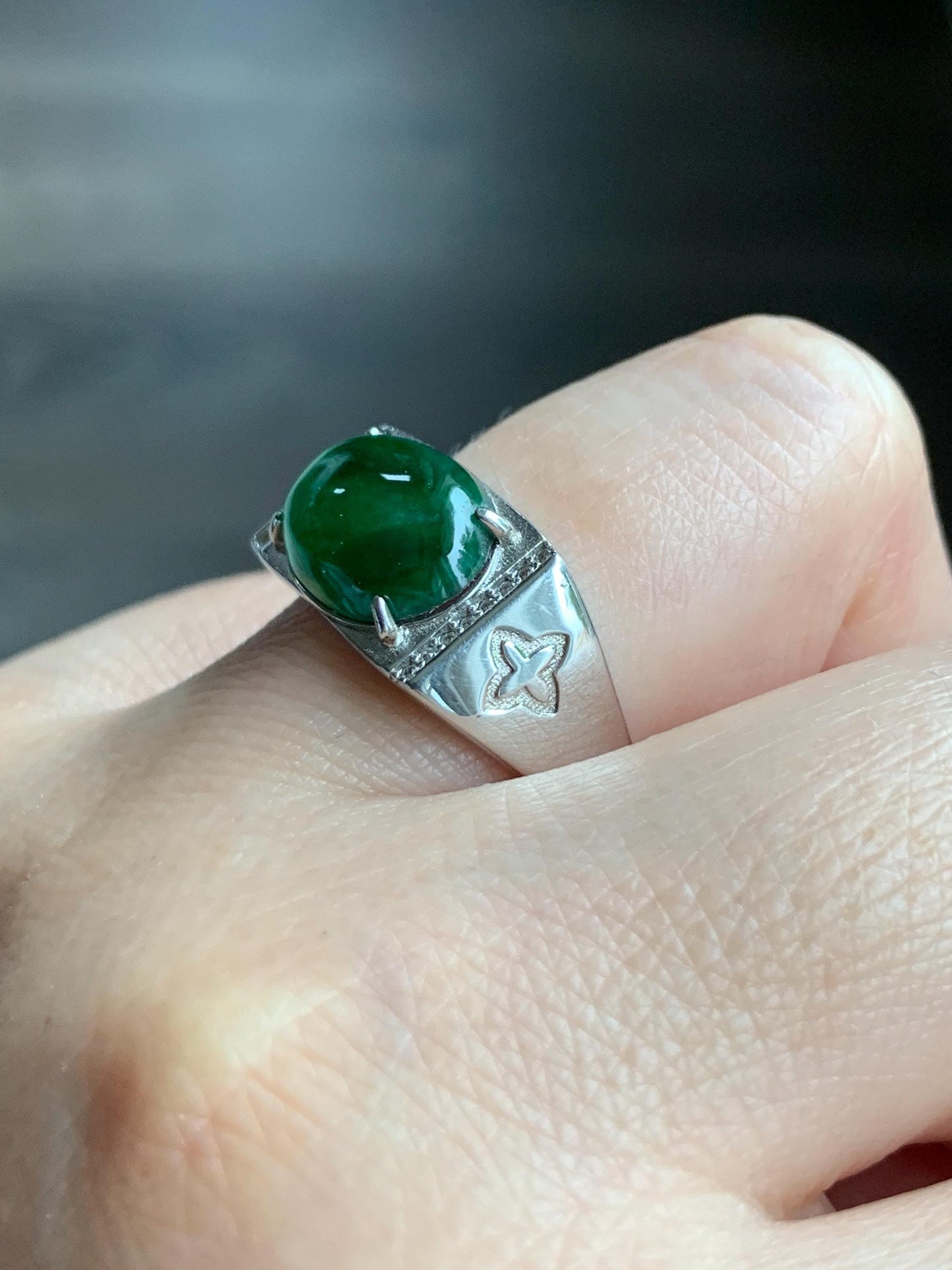 Natural Grade A Icy Translucent Vibrant Green Jadeite Oval Cabochon Solitaire Ring Sterling Silver Size 8.5 Adjustable 天然冰危绿翡翠蛋面银镶戒指 WLT150