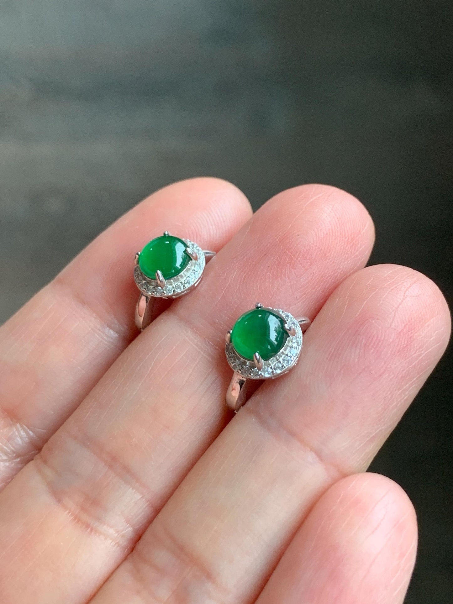 Natural Grade A Guatemalan Icy Translucent Vibrant Green Jade Jadeite Halo Style Huggie Hoop Earrings Sterling Silver 天然冰危绿翡翠镶嵌耳包 LEB128